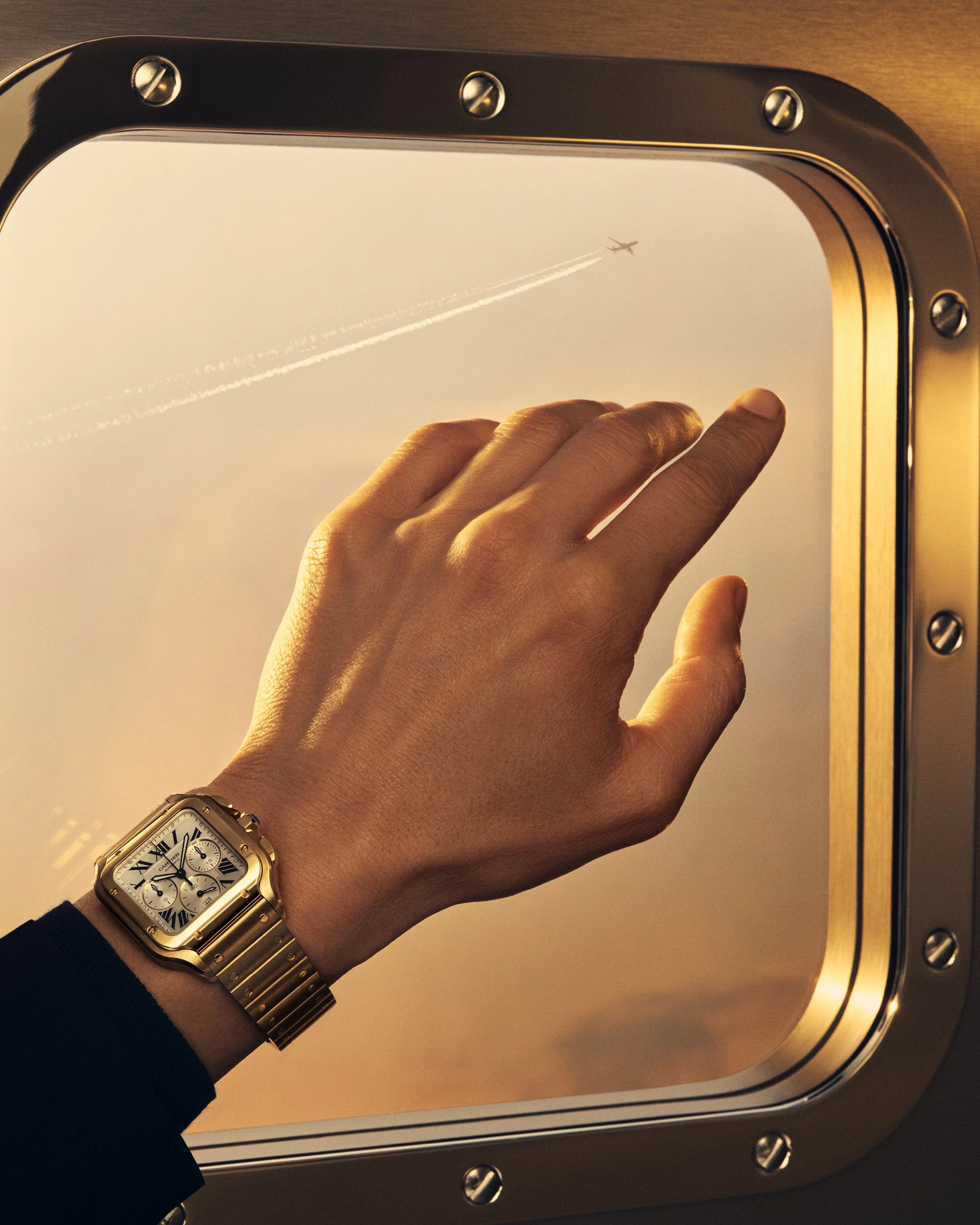 PUWA12073_Santos-de-Cartier_CHRONOGRAPH-Gold_WORN_Press_24x30.jpg
