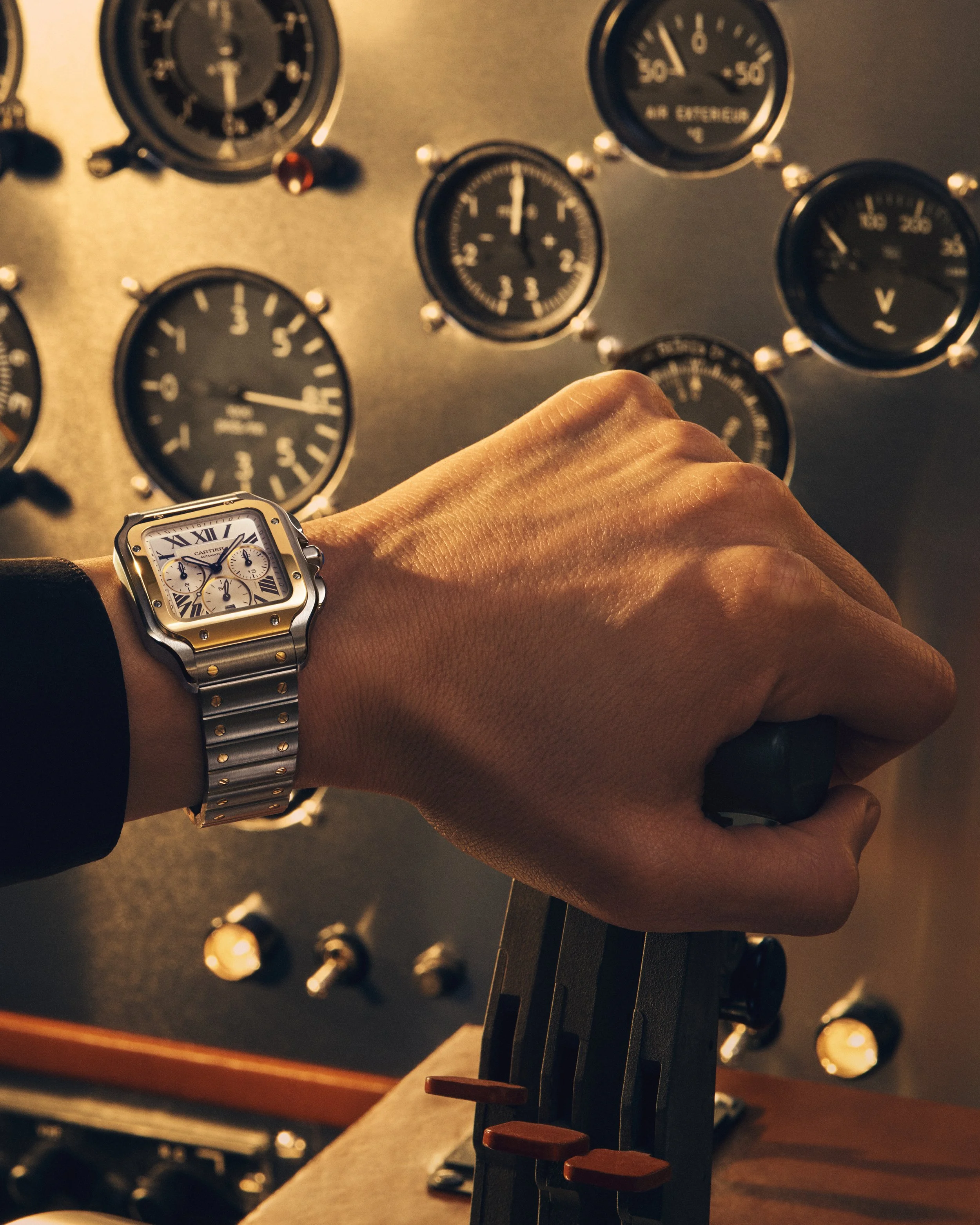 PUWA12074_Santos-de-Cartier_CHRONOGRAPH-Steel-Gold_WORN_Press_24x30.jpg