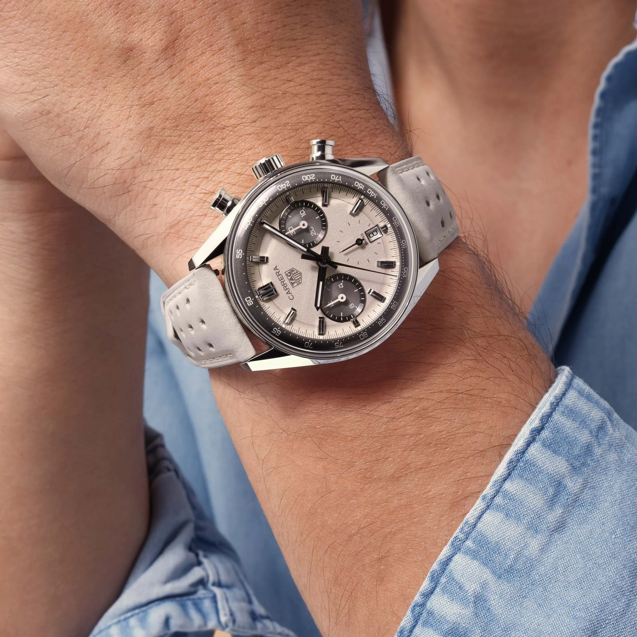 TAG-Heuer-Carrera-Chronograph-Glassbox-Sand-limited-edition-Europe-6.jpg