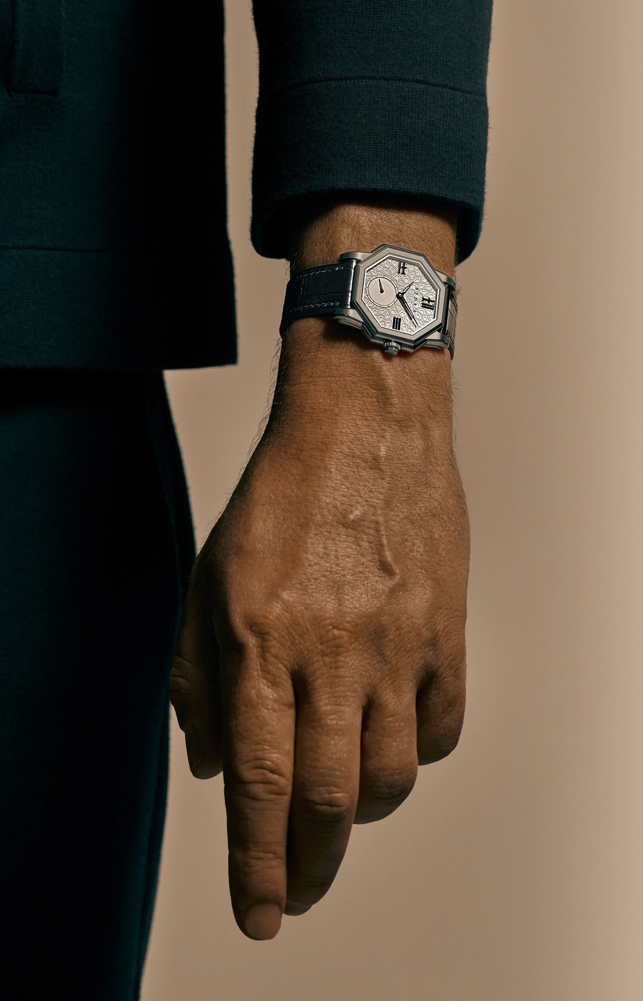 bedaa-texture-dial-wrist-5 - Copie.jpg
