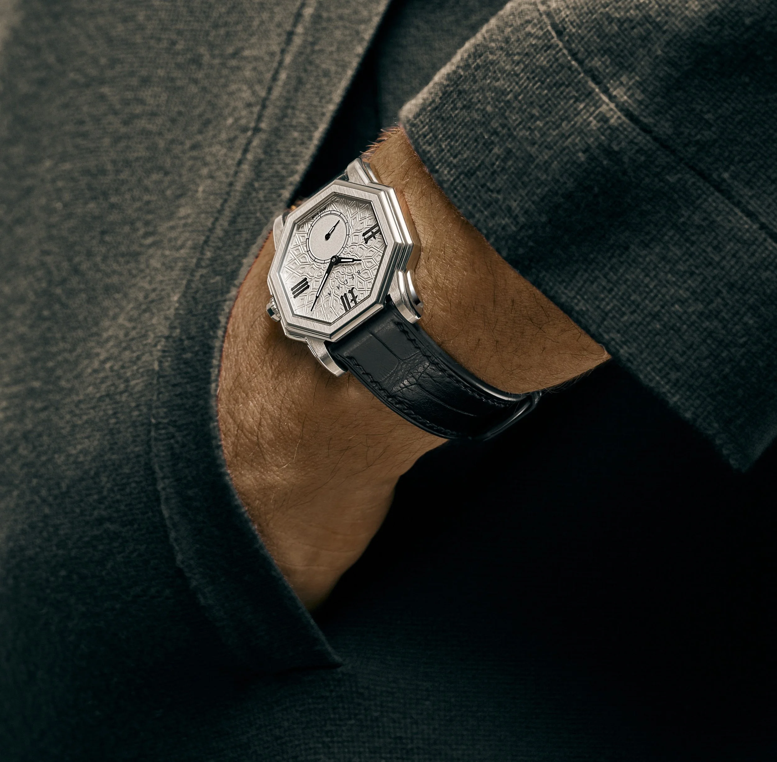 bedaa-texture-dial-wrist-4 - Copie.jpg