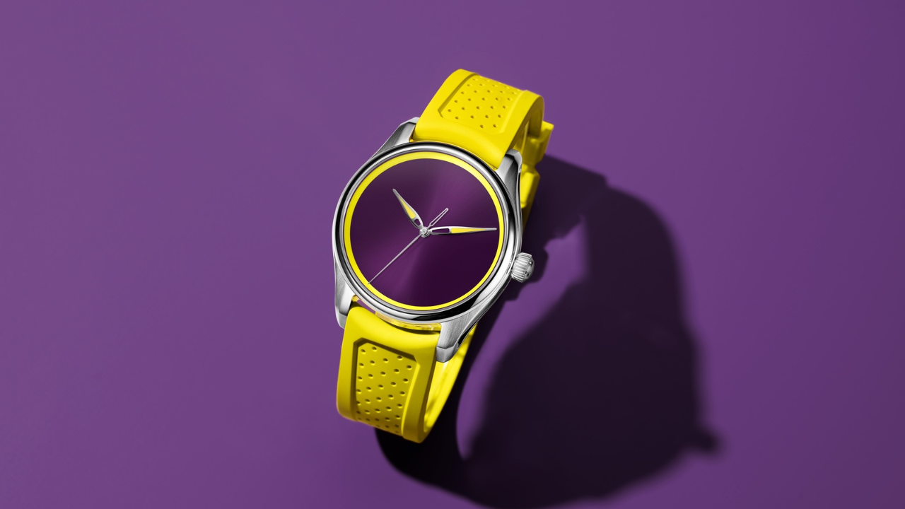 H. Moser &amp; Cie. Pioneer Centre Seconds Sun Berry: roxo profundo, amarelo elétrico e zero marcadores no mostrador