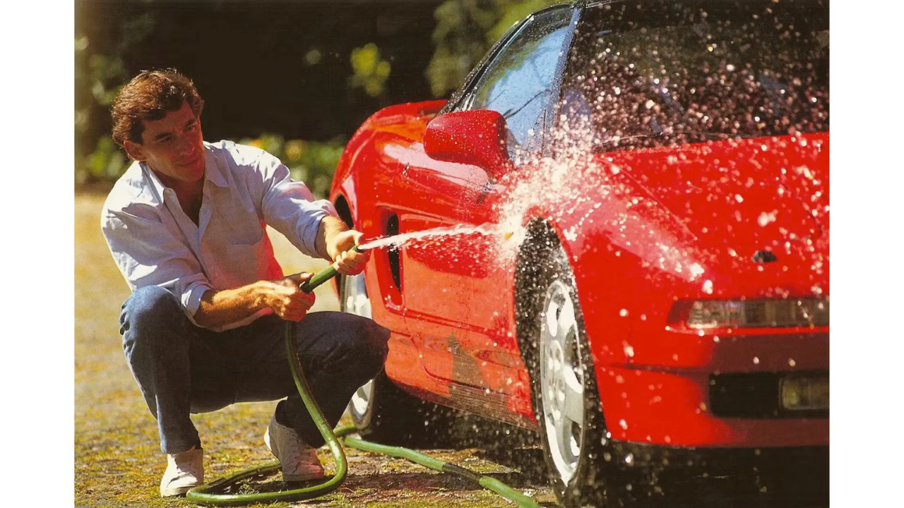 O Honda NSX de Ayrton Senna vai a leilão em Londres: o carro da mangueira, do GP de Portugal de 1991 e da fotografia mais icônica de um piloto fora da pista
