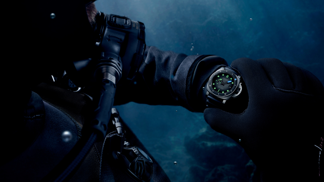 Panerai Submersible Navy SEALs PAM01738: 44 mm em aço, Calibre P.980 com três dias de reserva e 500 metros para os fundos mais exigentes