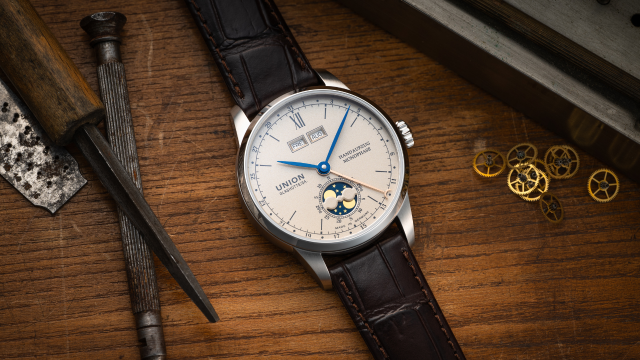 Union Glashütte 1893 Johannes Dürrstein "Double Moon Phase": fase lunar dos dois hemisférios, champanhe granulado e €3.100