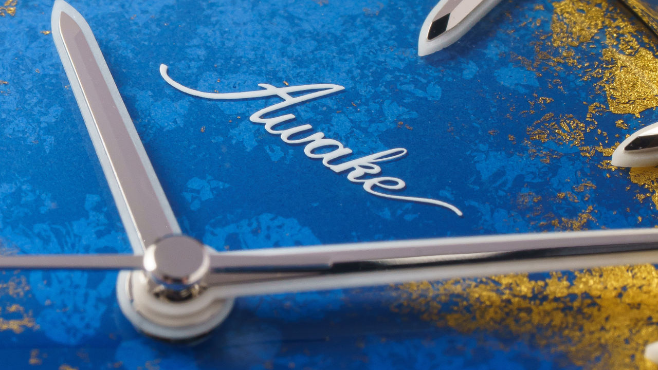 AWAKE Sơn Mài Frosted Leaf Royal Blue: 15 horas por mostrador, ouro puro pela primeira vez na laca vietnamita e 200 peças
