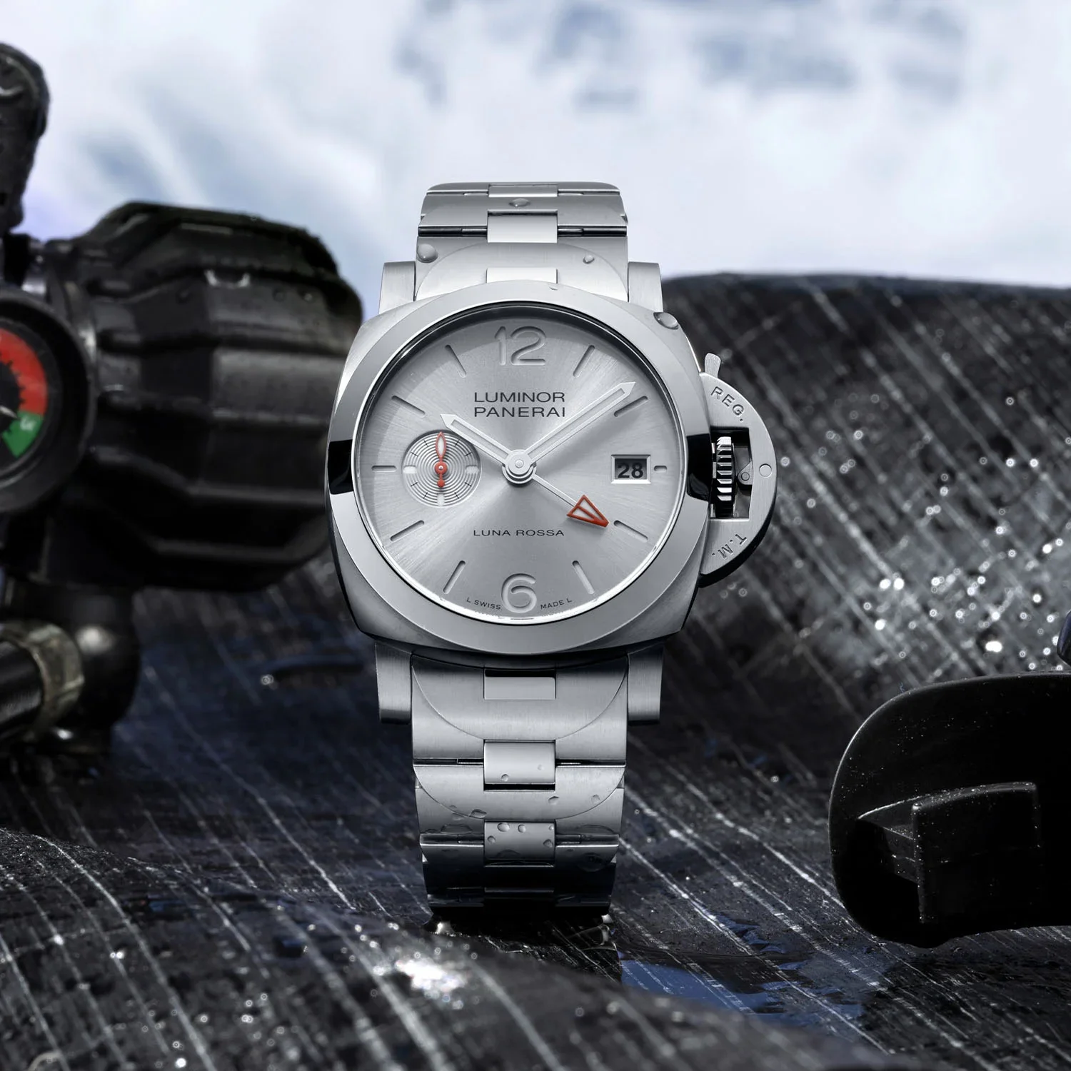 Panerai-Luminor-Luna-Rossa-Chrono-PAM01768-and-Luminor-Luna-Rossa-GMT-PAM01791-7.webp
