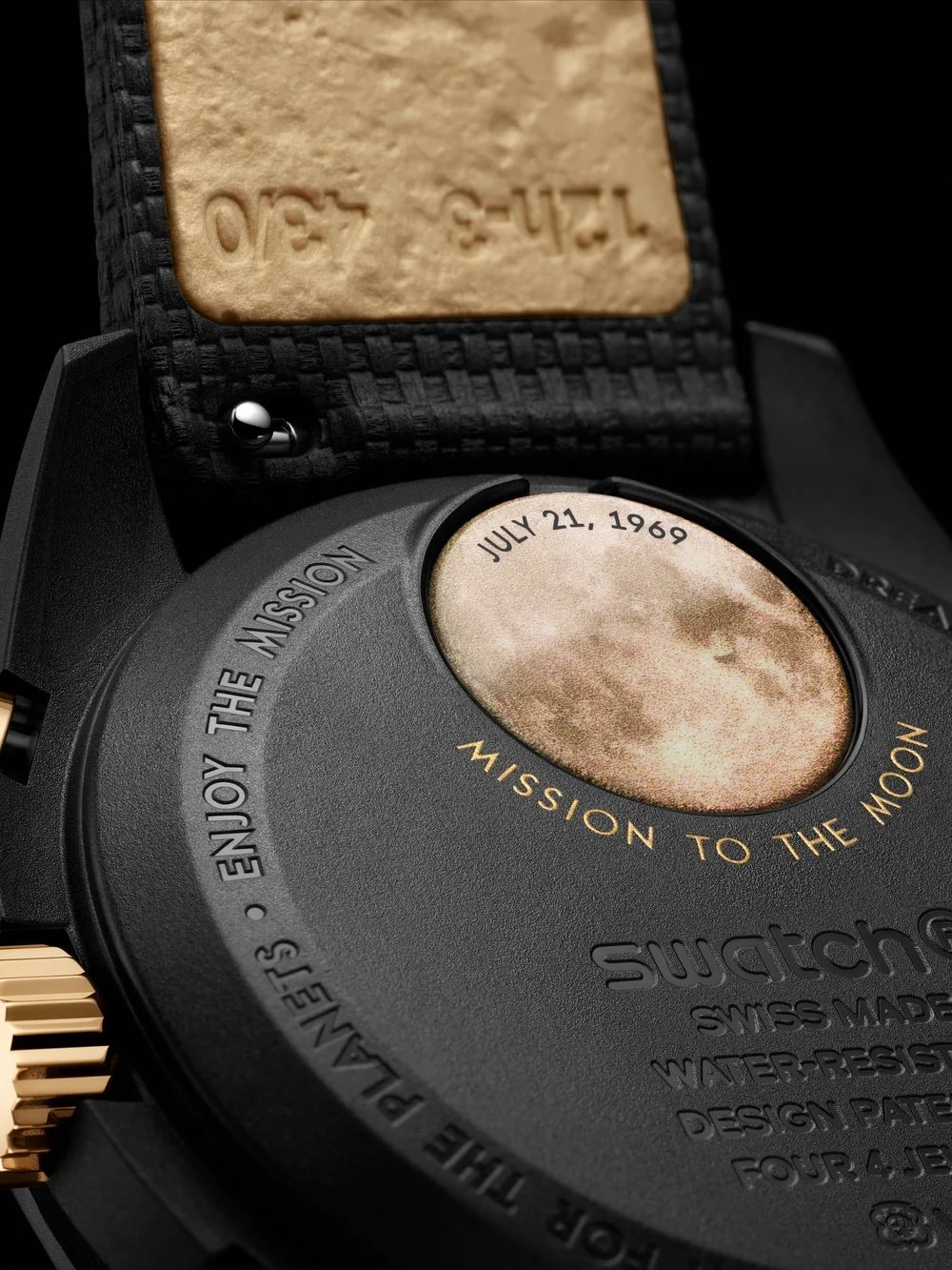 Swatch-x-Omega-Moonswatch-Mission-To-The-Moon-1969-2.jpg