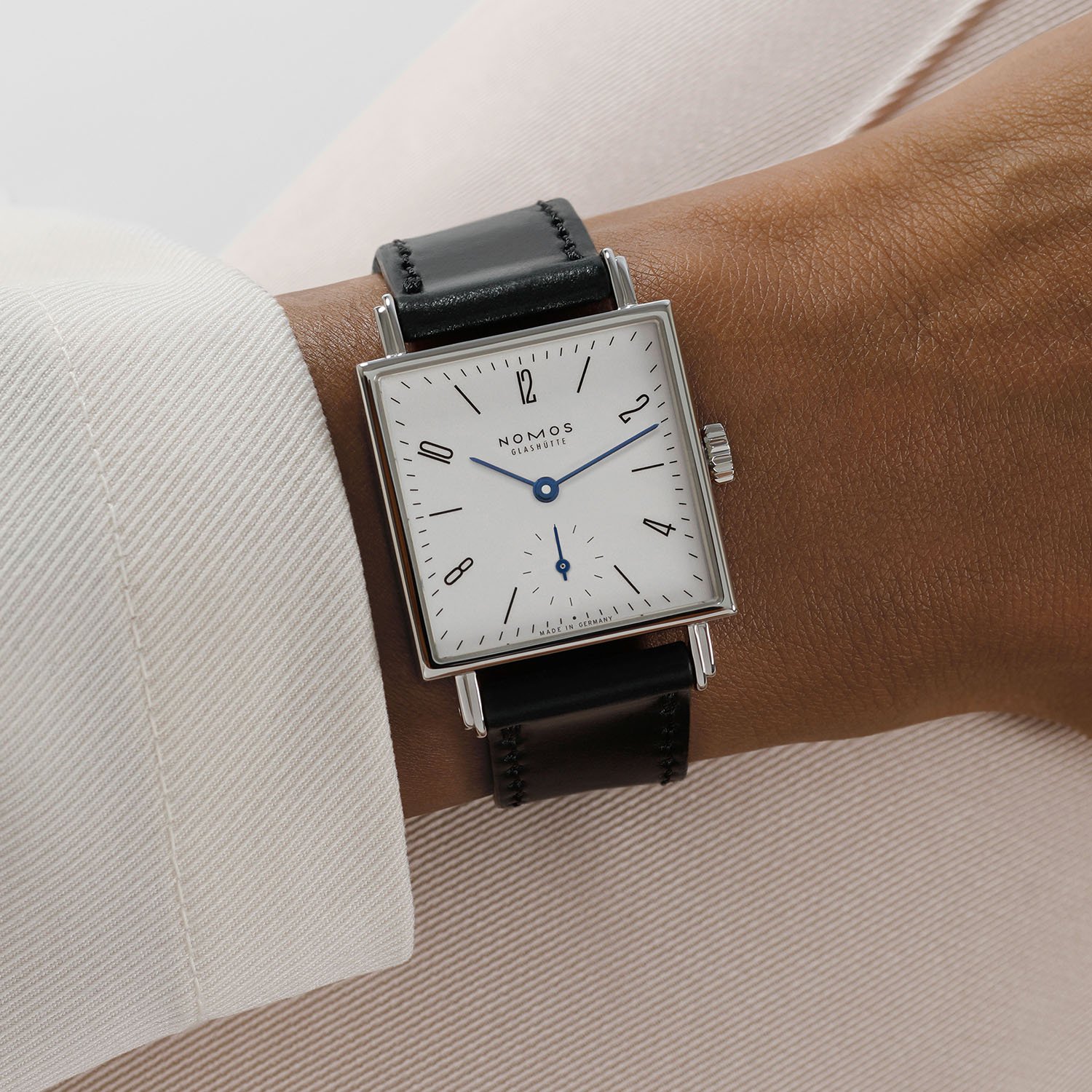 2026-Nomos-Tetra-27-Duo-and-Tetra-27-White-4.jpg