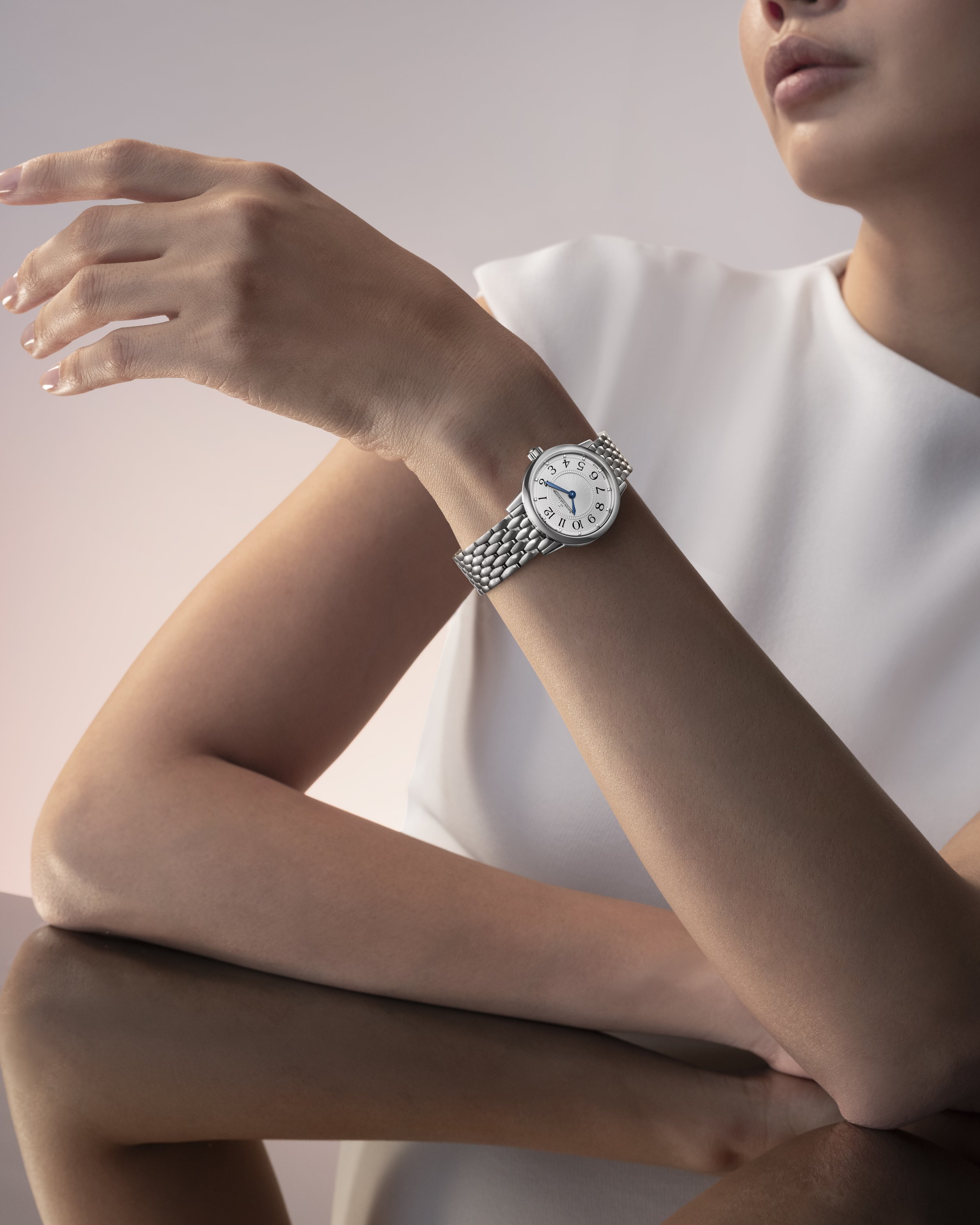 2026_CVD_Q3658110_RDV_QUARTZ_WRISTSHOT_ADOBE98_4-5.jpg