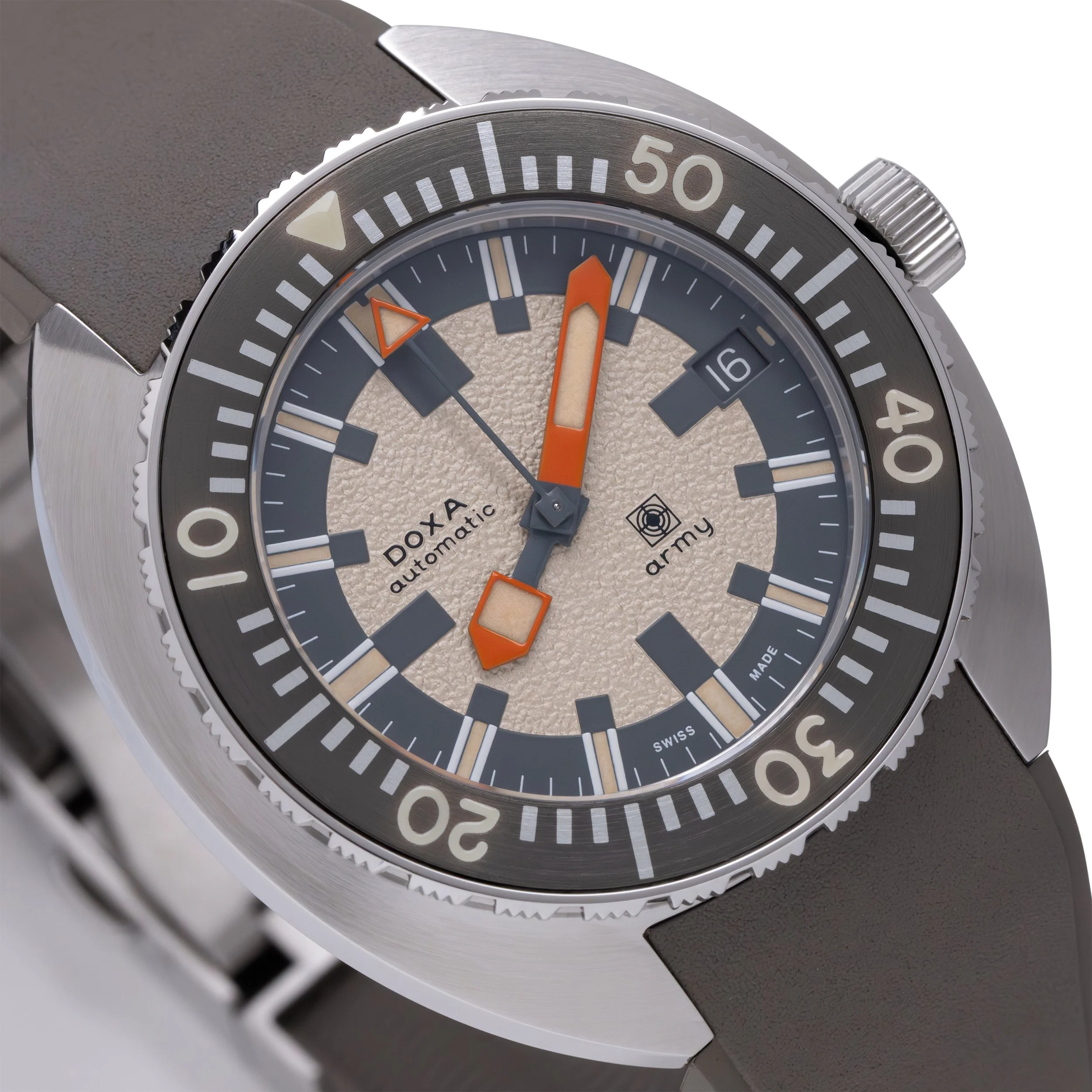 Hodinkee_DOXA_SubArmy200T_LimitedEdition_Product_02.jpg