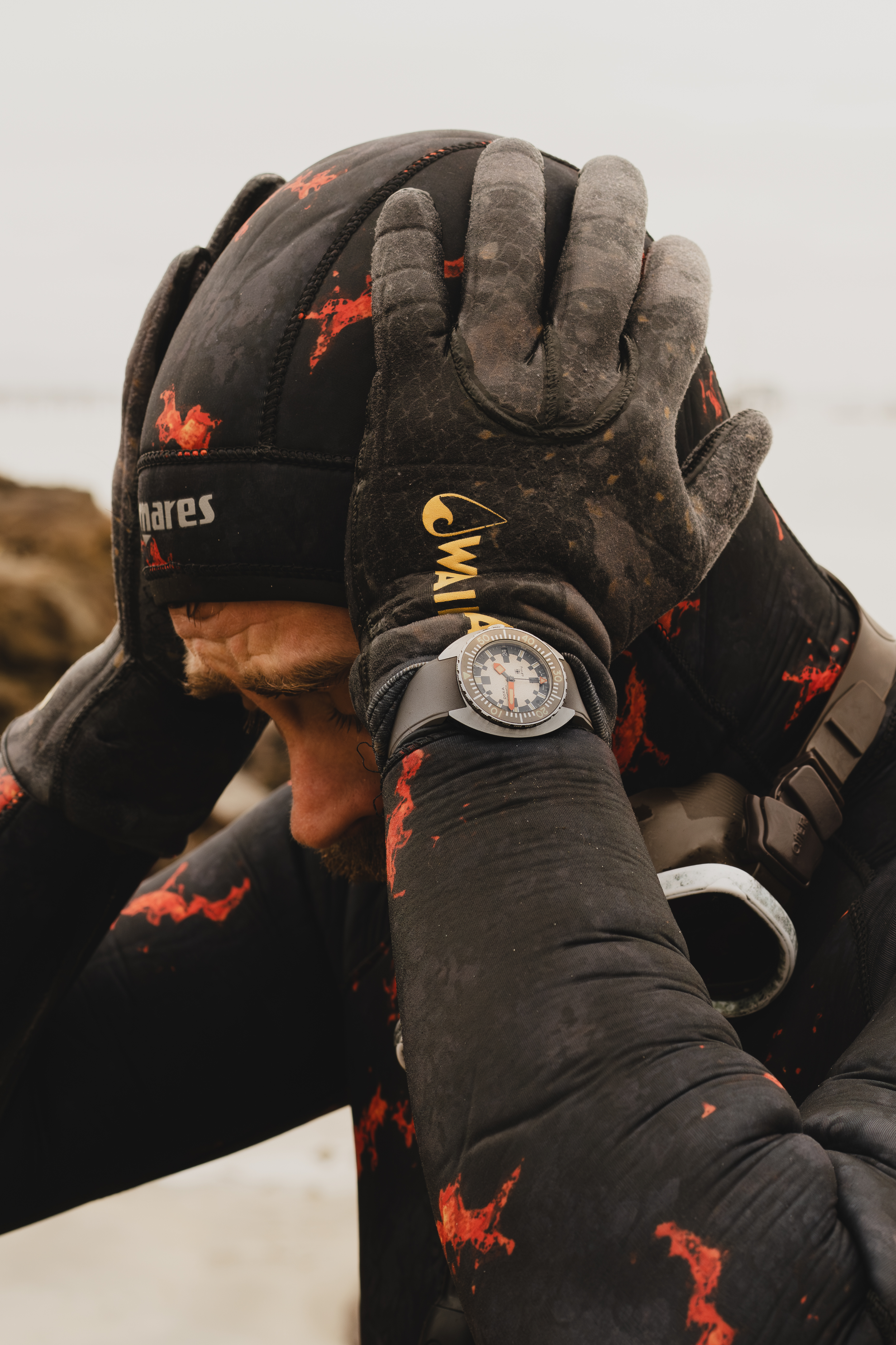 Hodinkee_DOXA_SubArmy200T_LimitedEdition_04.png