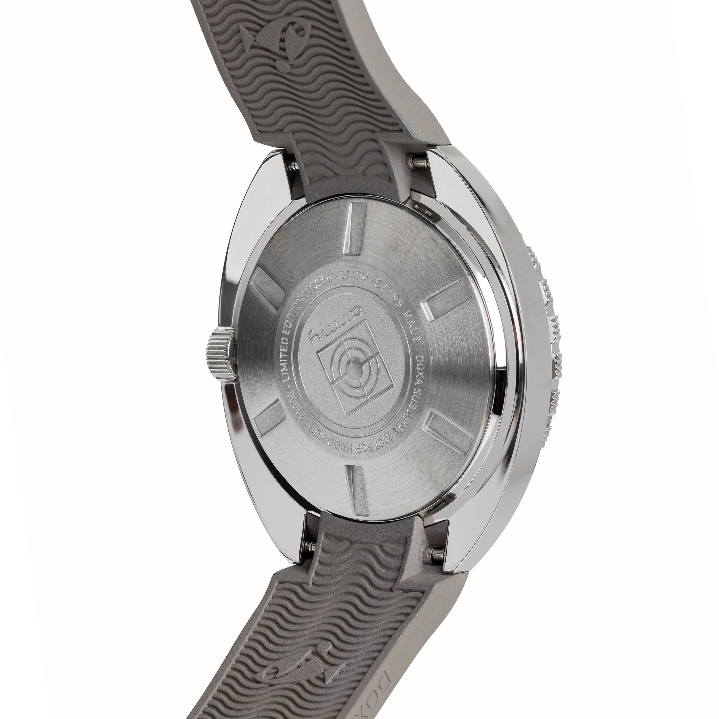Hodinkee_DOXA_SubArmy200T_LimitedEdition_Product_07.jpg