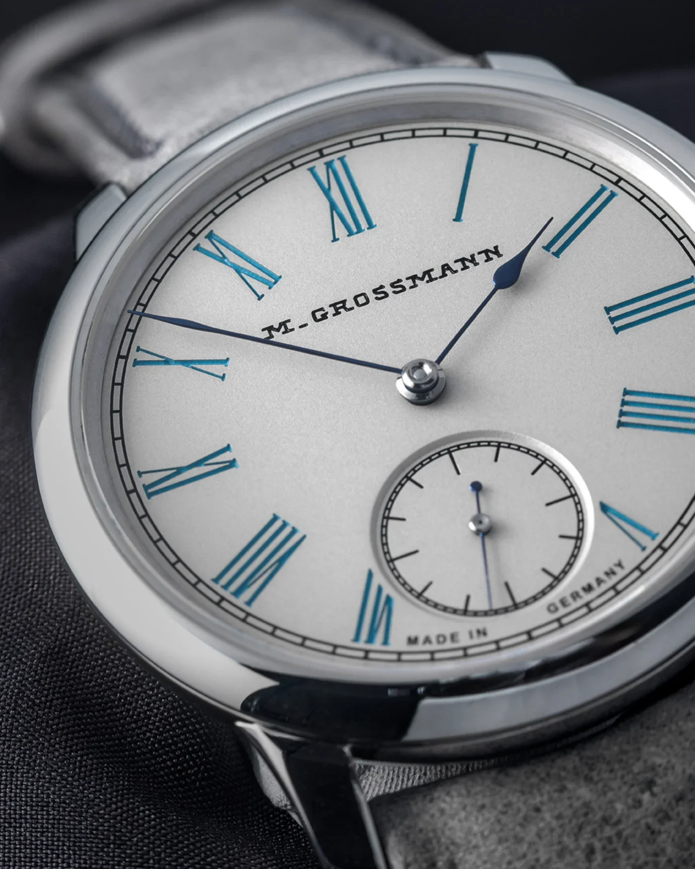 Moritz-Grossmann-Tefnut-36mm-Silver-Plated-by-Friction-Turquoise-Blue-5.webp