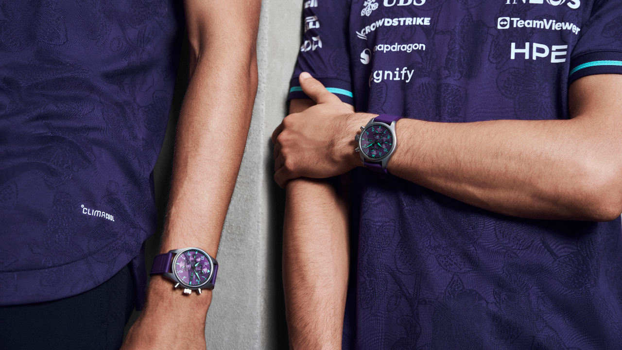IWC Pilot's Watch Chronograph 41 Mercedes-AMG PETRONAS Singapura: roxo profundo inspirado na orquídea nacional, titânio grau 5 e verde Petronas nos índices