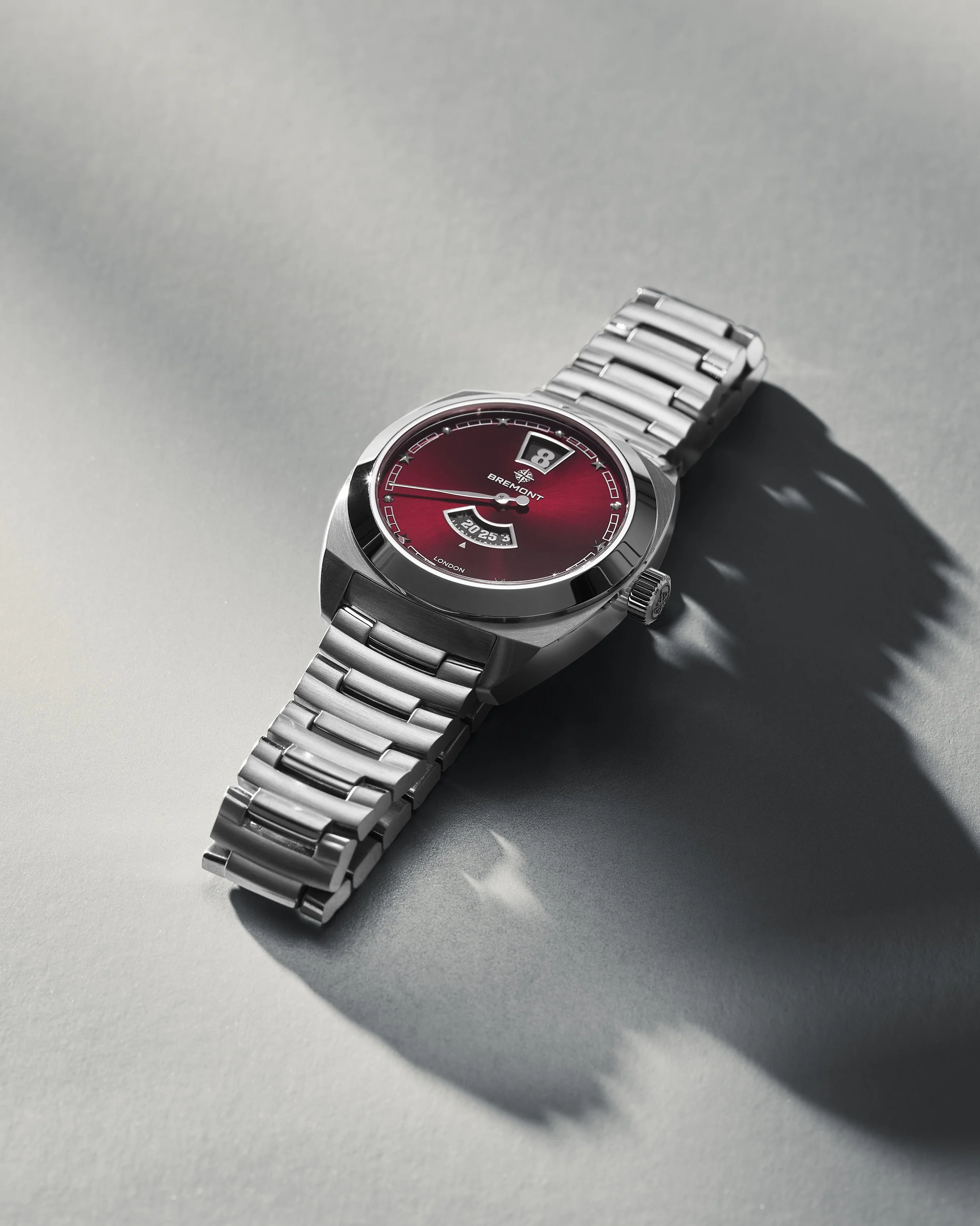 Bremont_TerraNova35_JumpingHour_Burgundy_Laying_B.jpg