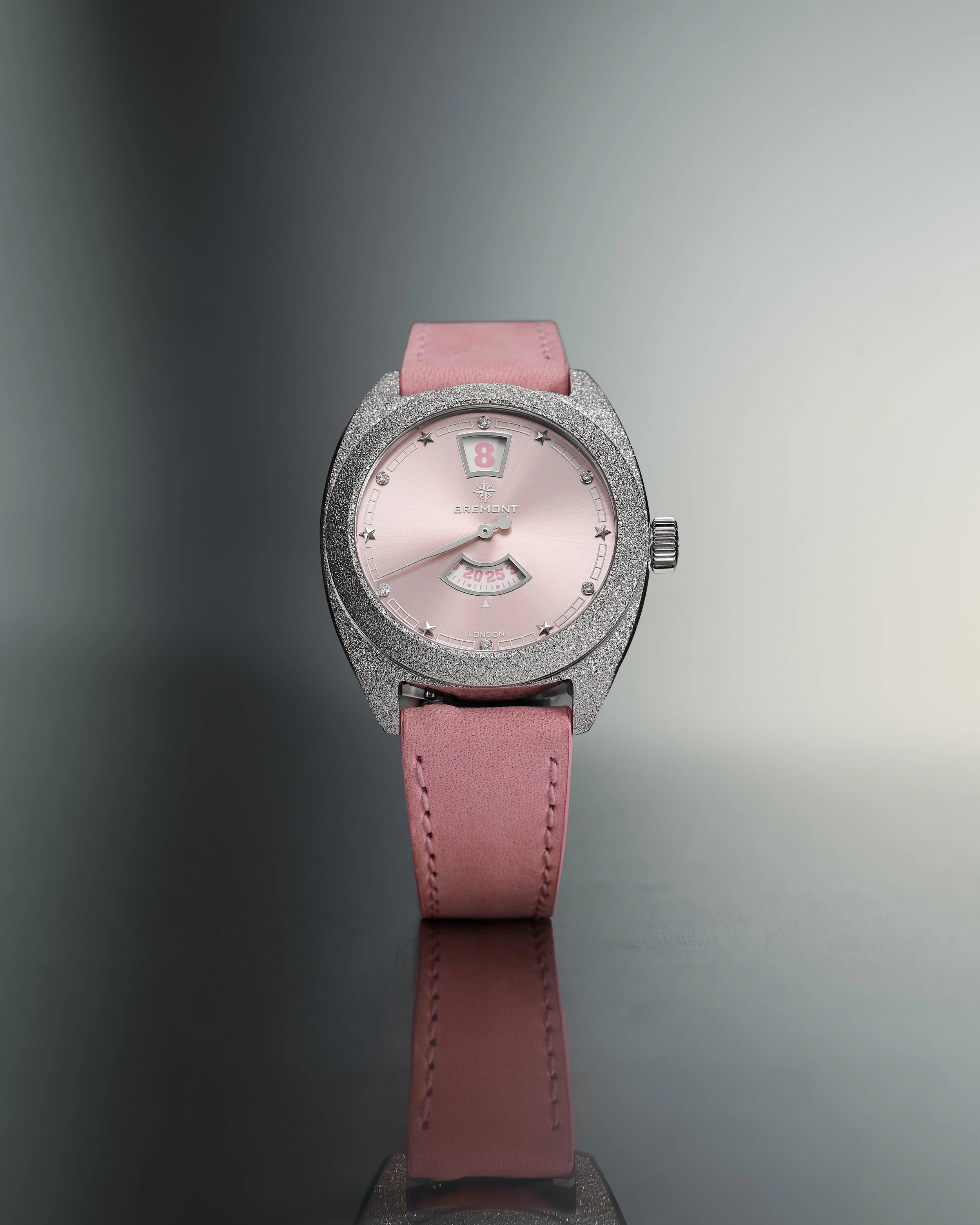 Bremont_TerraNova35_JumpingHourFrostedPink_L_Hero.jpg