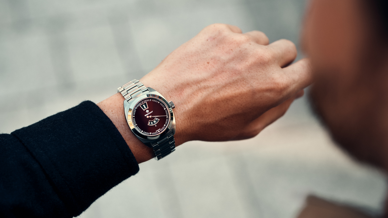 Bremont Terra Nova Jumping Hour: novo tamanho de 35 mm, borgonha em dois tamanhos e frosted em duas versões — cinco novidades na Geneva Watch Days