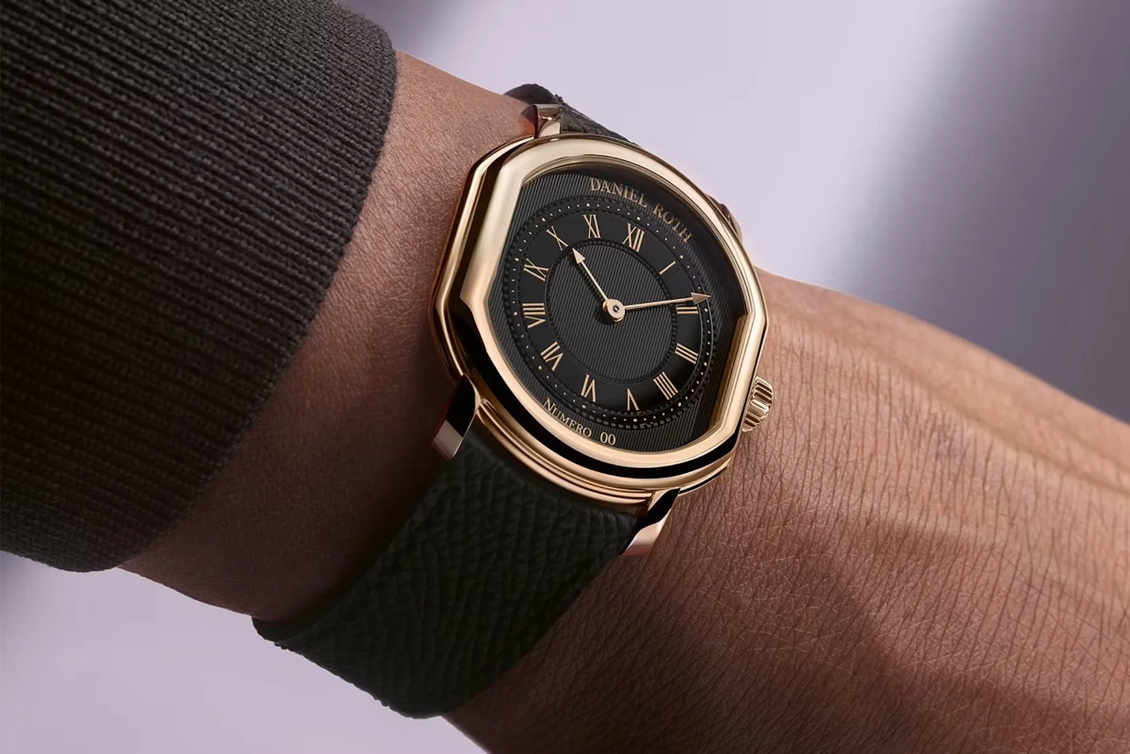 danielrothgilt_0000_Gilt_RG_wrist_CMJN.jpeg
