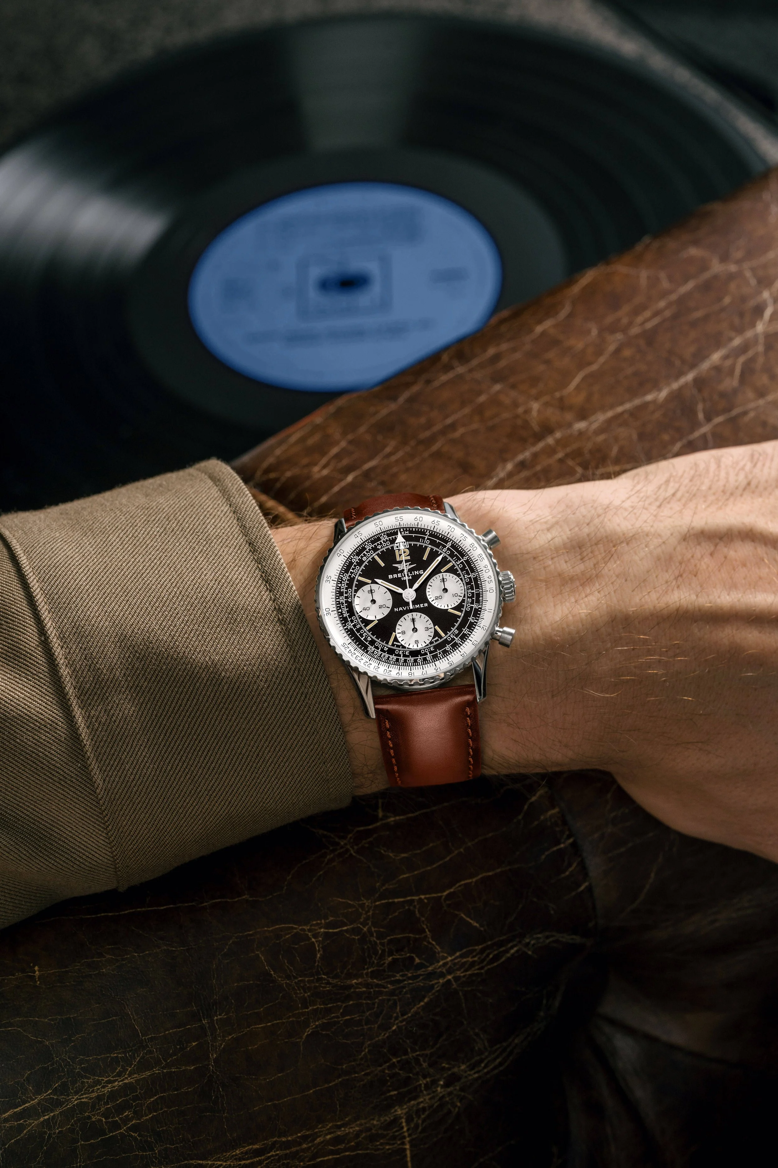 07_Breitling-Navitimer-B09-Chronograph-41-Tribute-to-Miles-Davis_AB09501A1B1X1_RGB.jpg