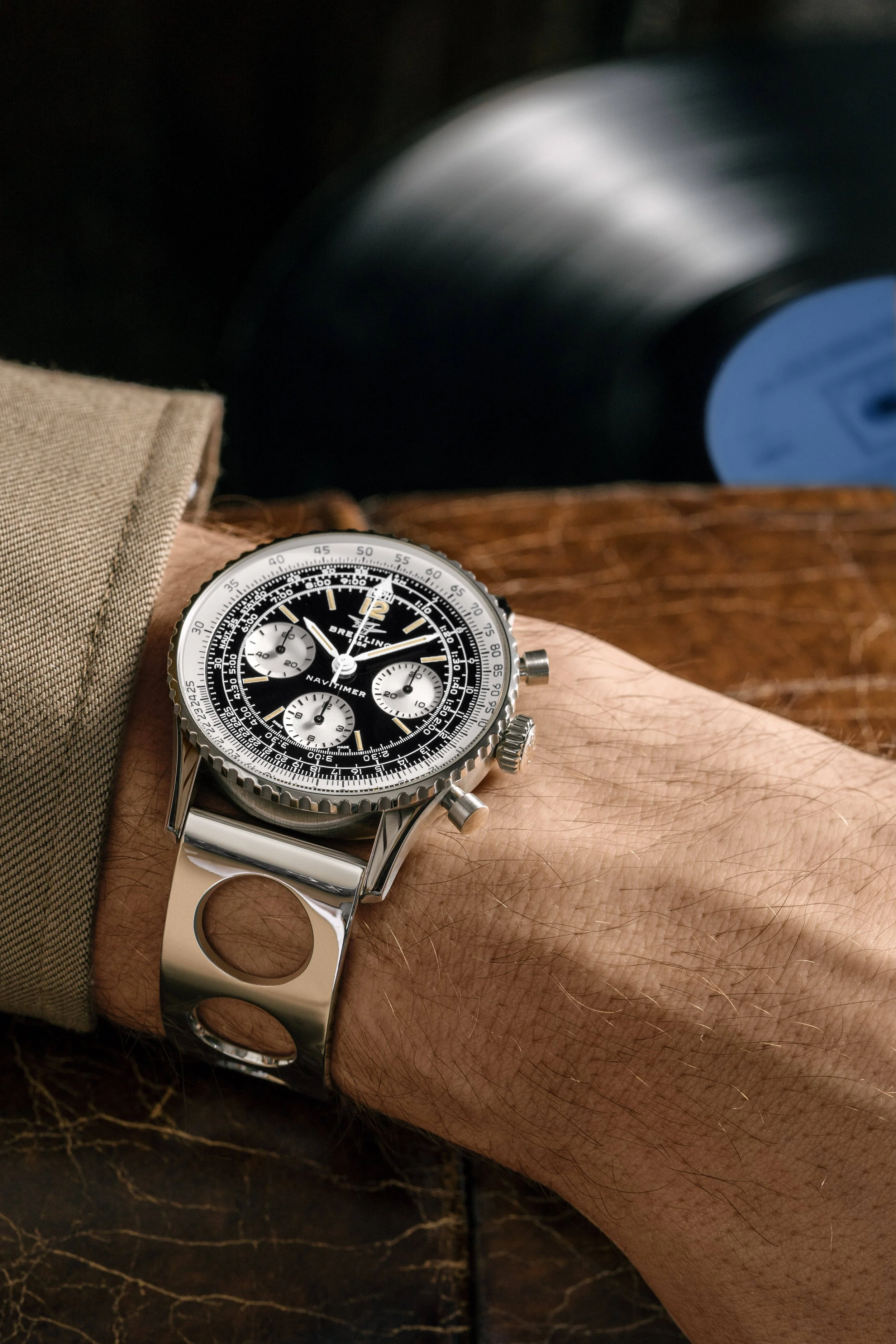 09_Breitling-Navitimer-B09-Chronograph-41-Tribute-to-Miles-Davis_AB09501A1B1A1_RGB.jpg