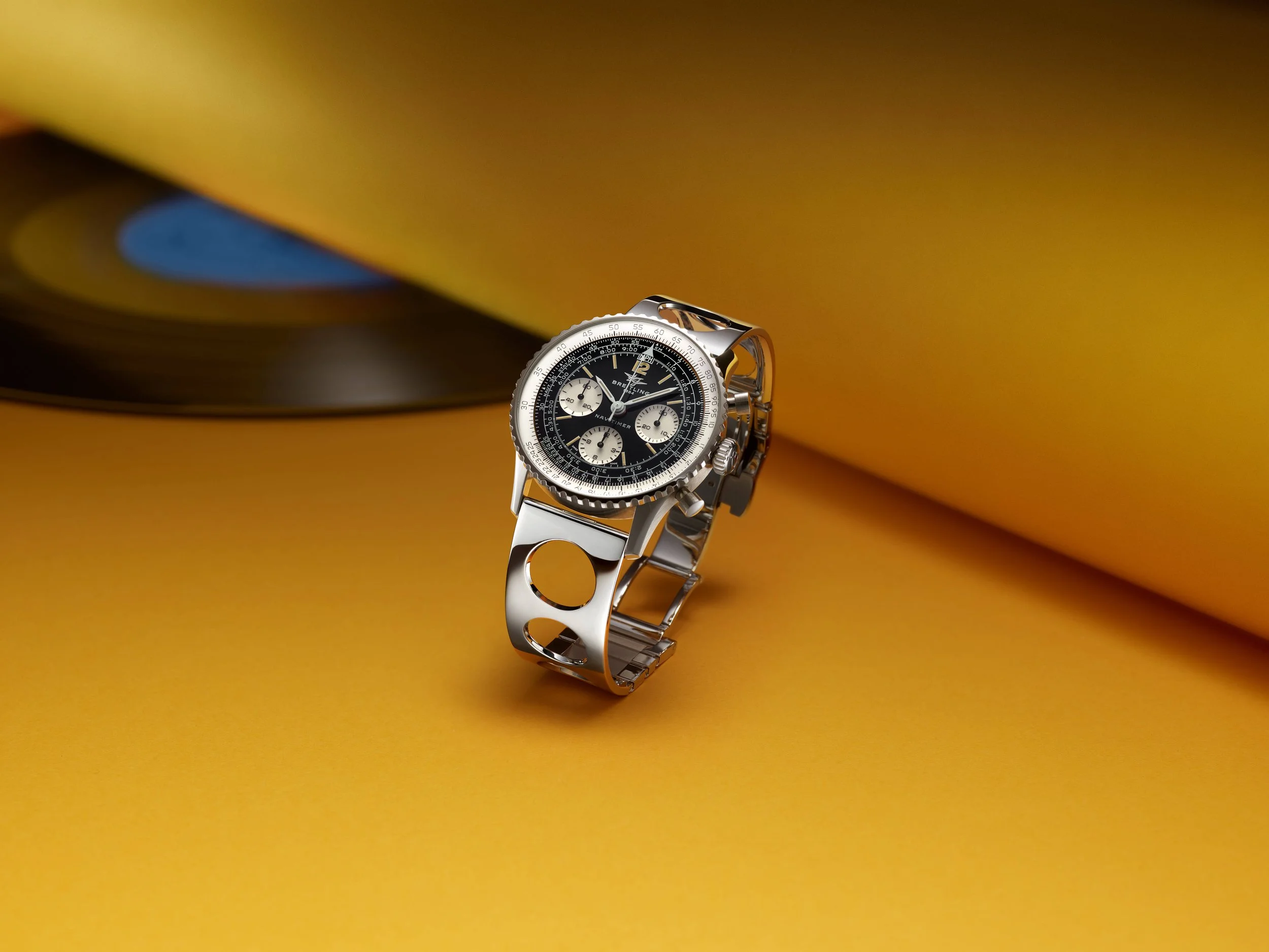 03_Breitling-Navitimer-B09-Chronograph-41-Tribute-to-Miles-Davis_AB09501A1B1A1_RGB.jpg