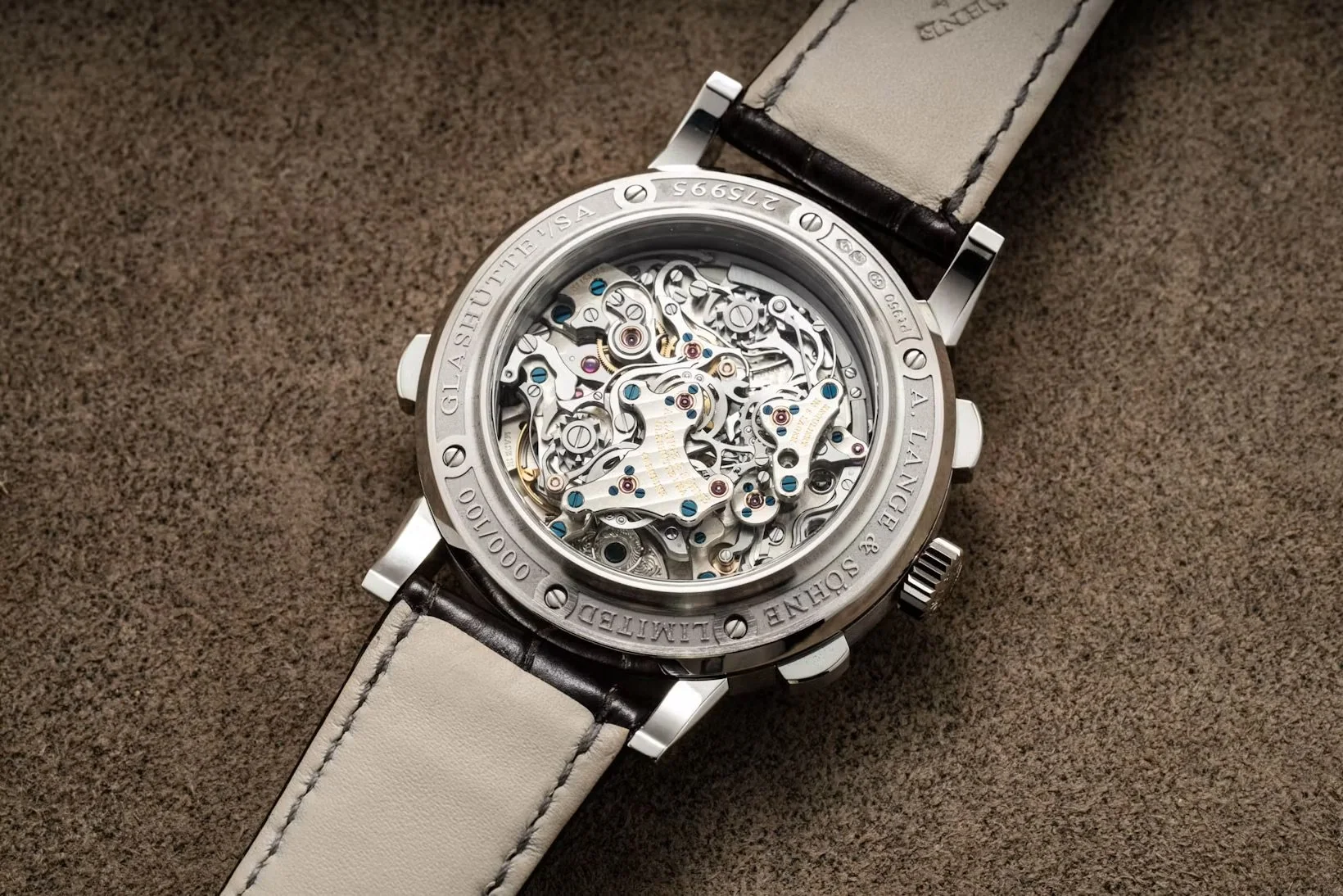tan2h-lange-triplesplit-platinum-04995-compressed.jpeg