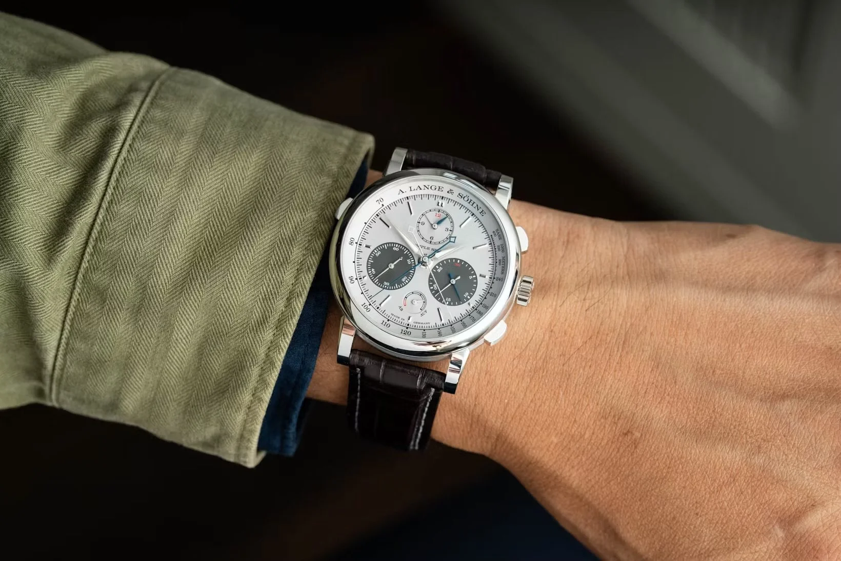 tan2h-lange-triplesplit-platinum-05011-compressed.jpeg