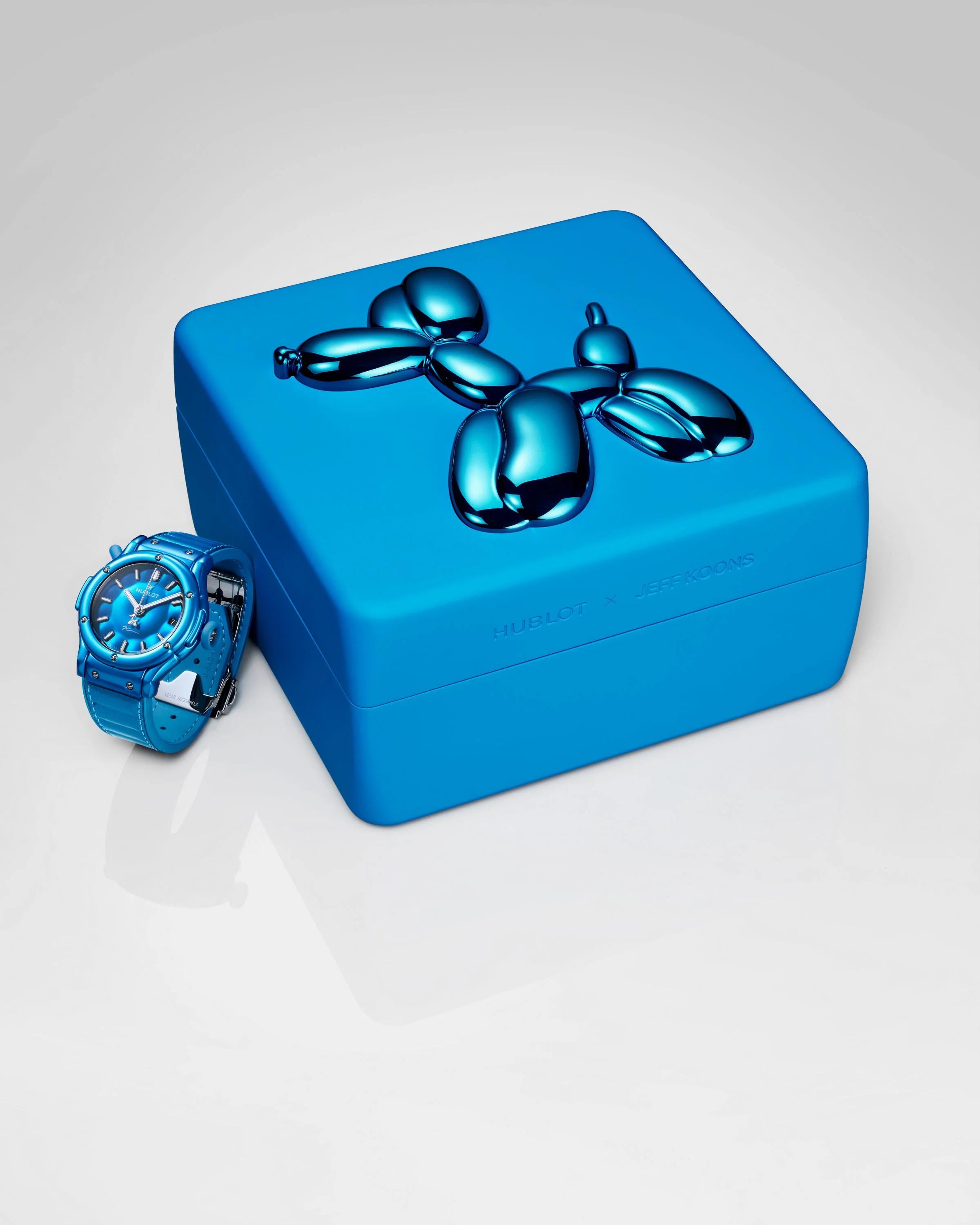 Hublot_Classic Fusion Balloon Dog by Jeff Koons Blue (8).jpg