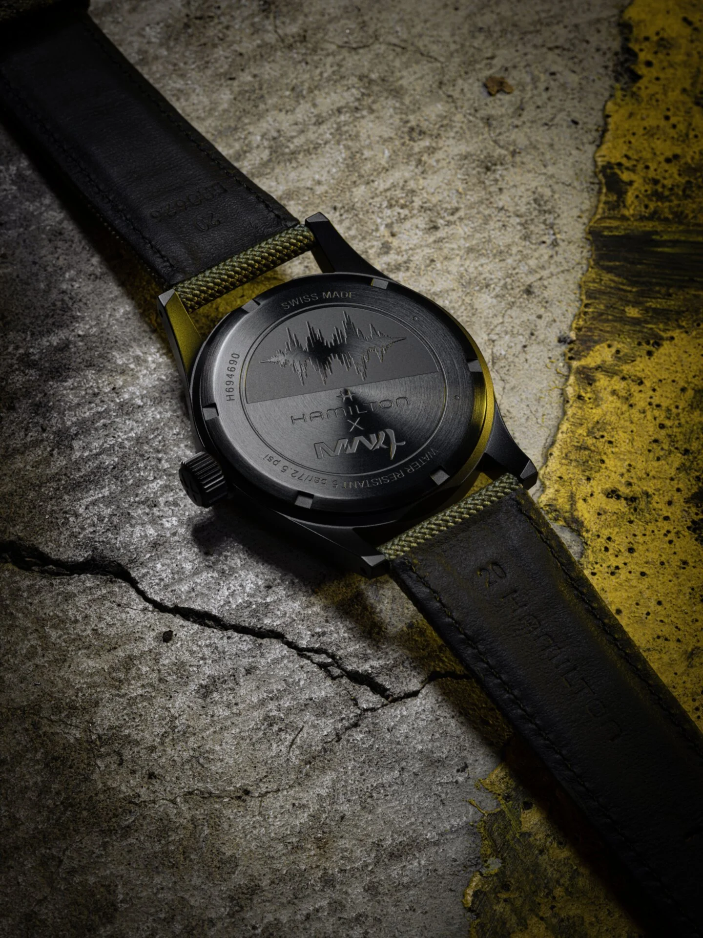 hamilton_khaki_field_h69469930_lifestyle_2_jpg_digital.jpeg