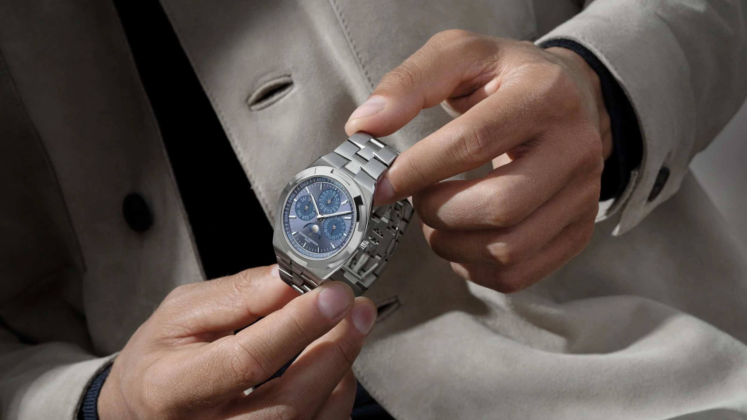 Overseas_4300V-220G-H119_LifeStyle_3_16x9.jpg