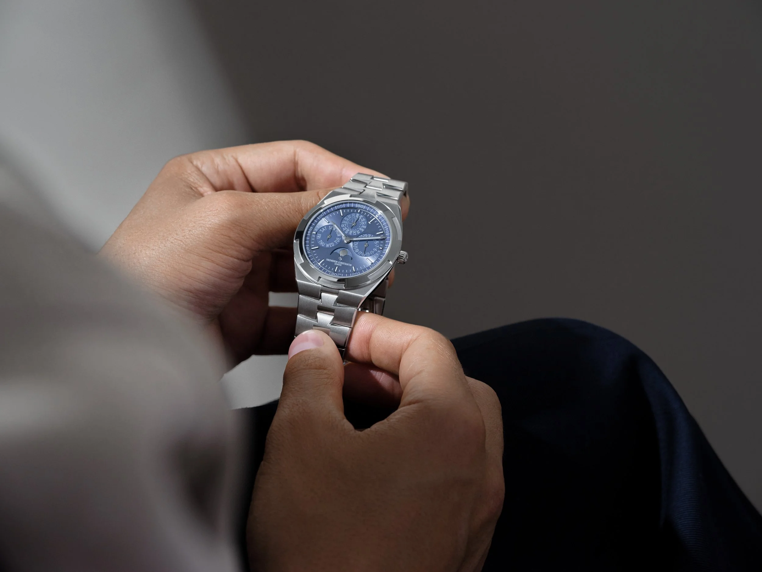 Overseas_4300V-220G-H119_LifeStyle_Master_1.jpg