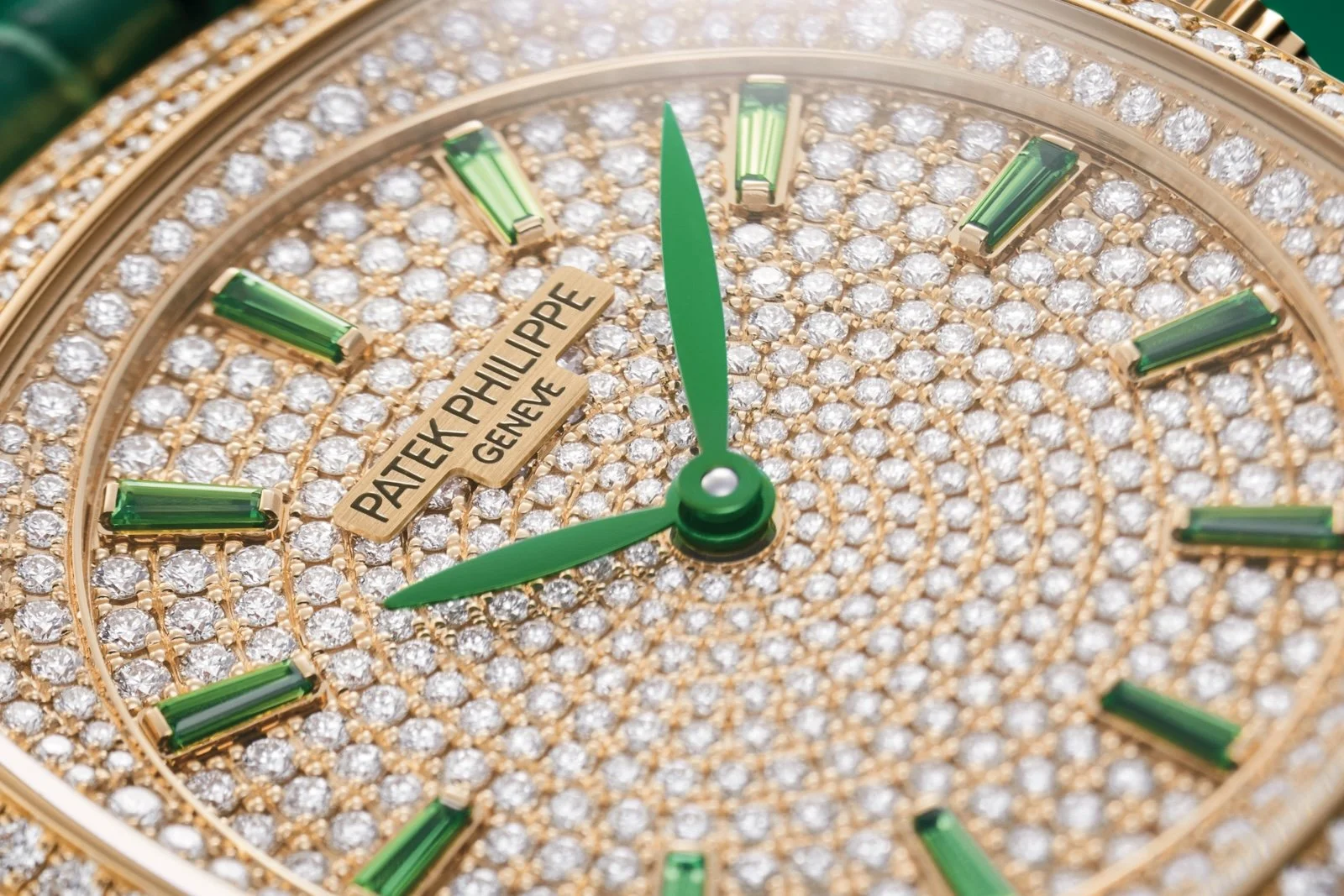 Patek-Philippe-Gondolo-Ladies-First-7043_250R-dial-crop-3.jpg