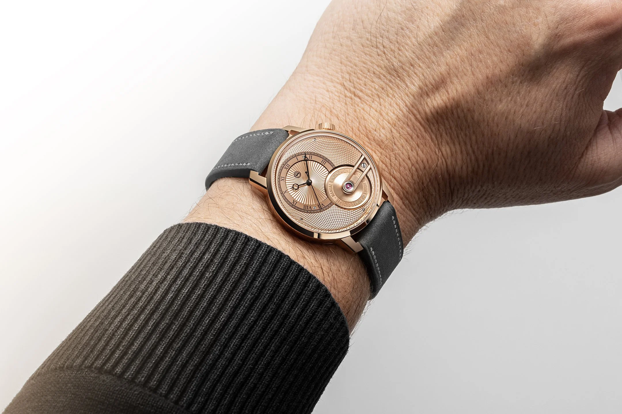LR_03_ARMINSTROM_TRIBUTE3_SAVOIRFAIRE_RET.jpg