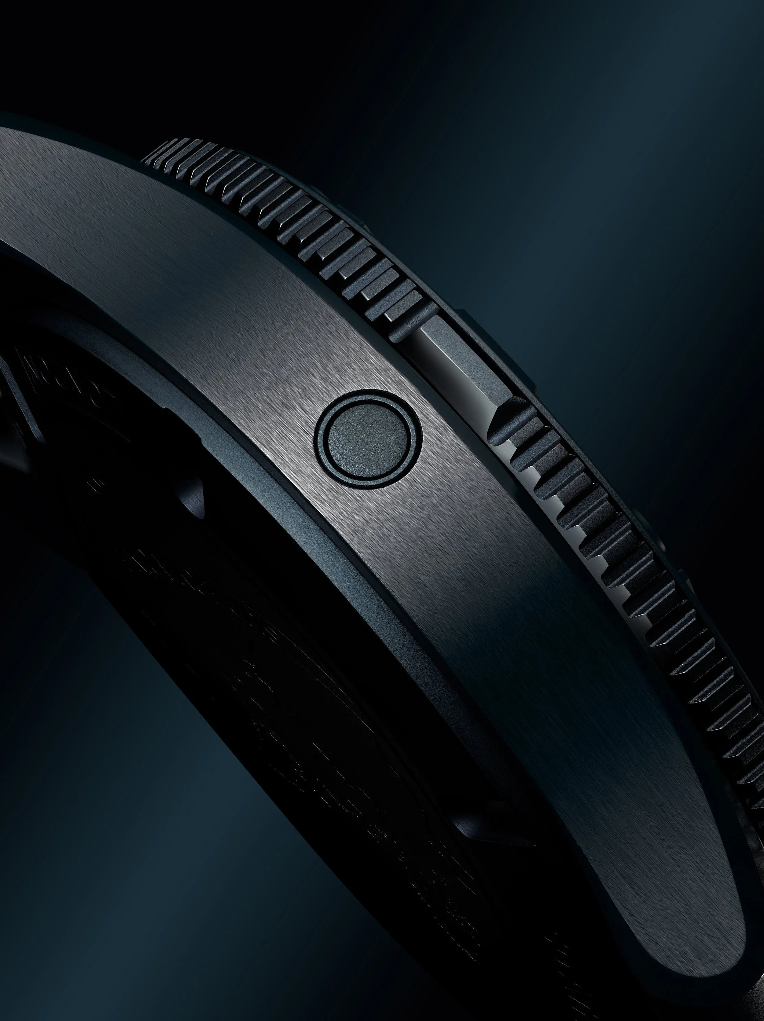 Bremont_SM500_Ceramic_Blue_Case_Detail.jpg