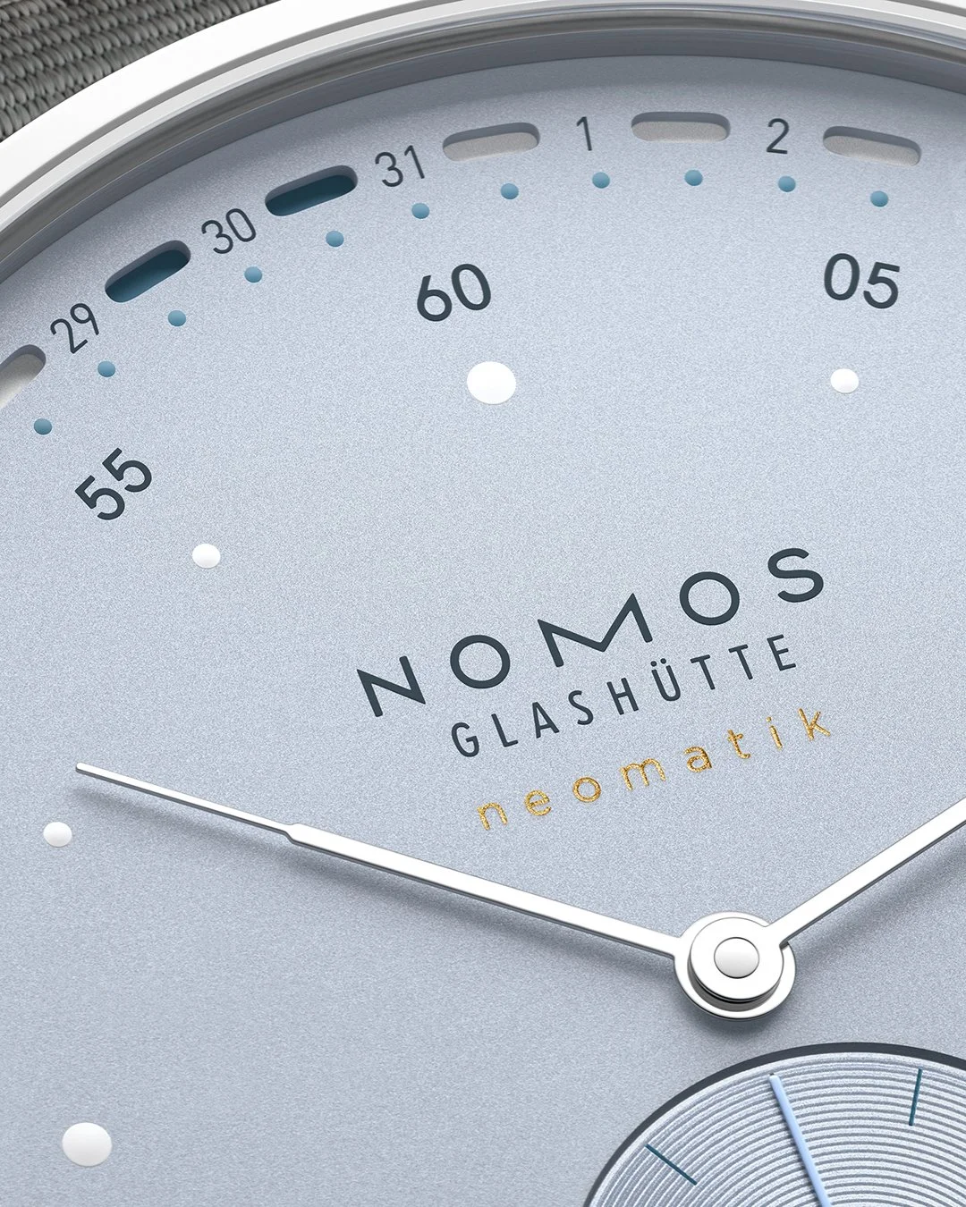 06_NOMOS_1166_Metro_neomatik_41_Update_ice_blue_1080x1350.jpg