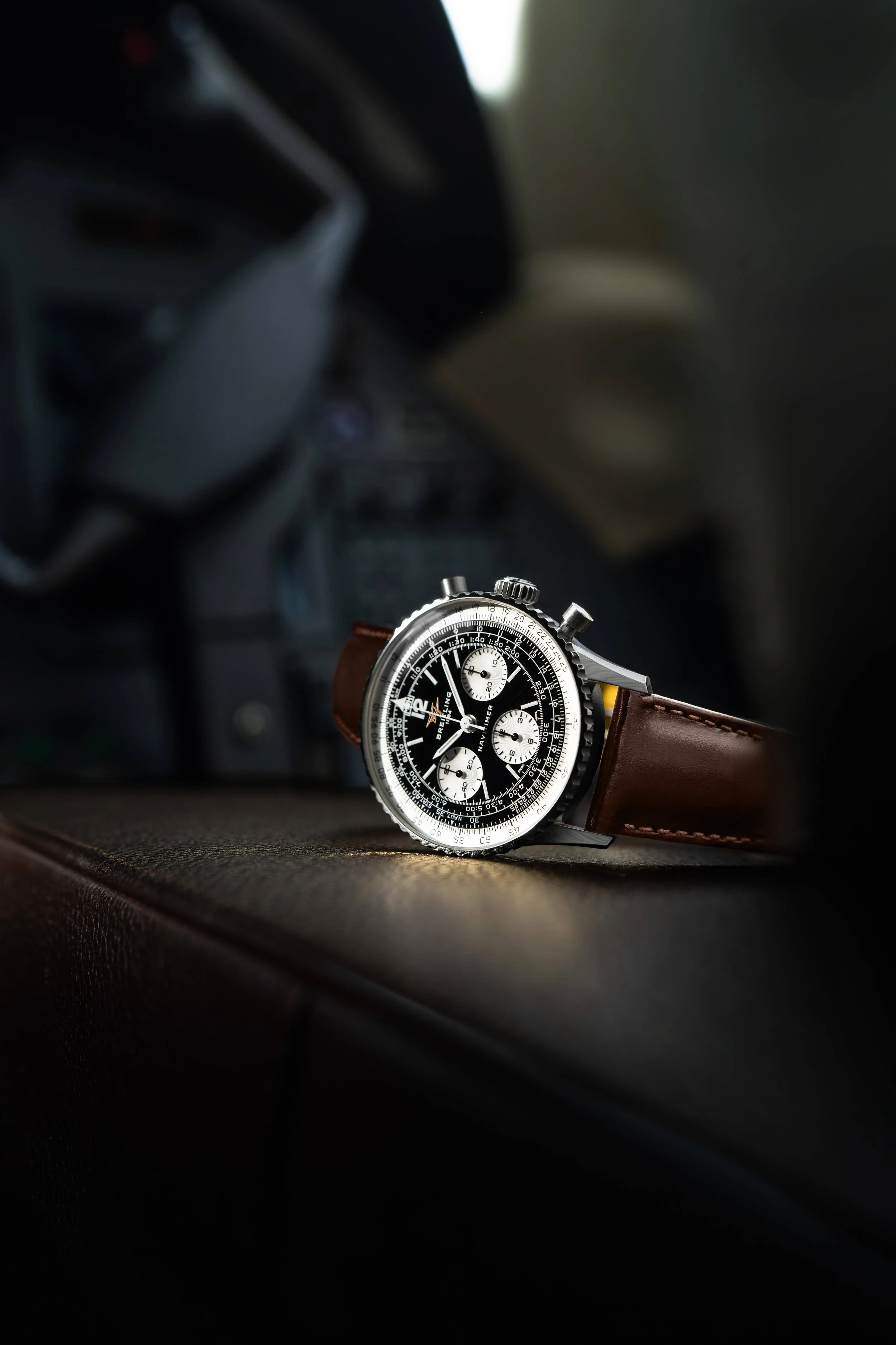 Breitling-Navitimer-B09-Chronograph-41_Black-Dial_Leather_Still-Life_RGB.jpg