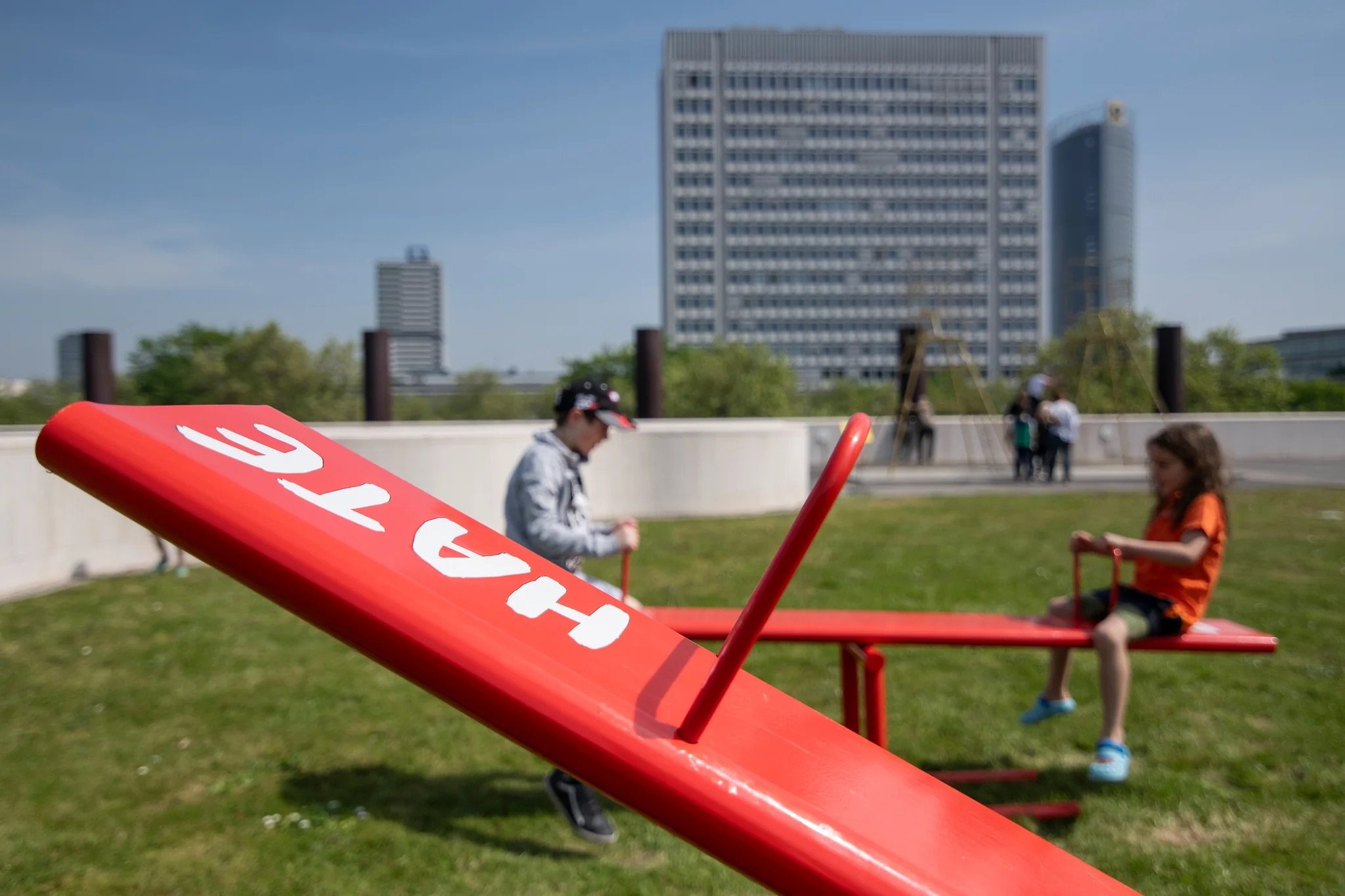 Esra Gülmen, Controversy Teeter/Totter