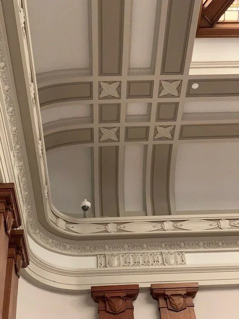 Coved corners in a courtroom. Photo by Lainie Ettinger.