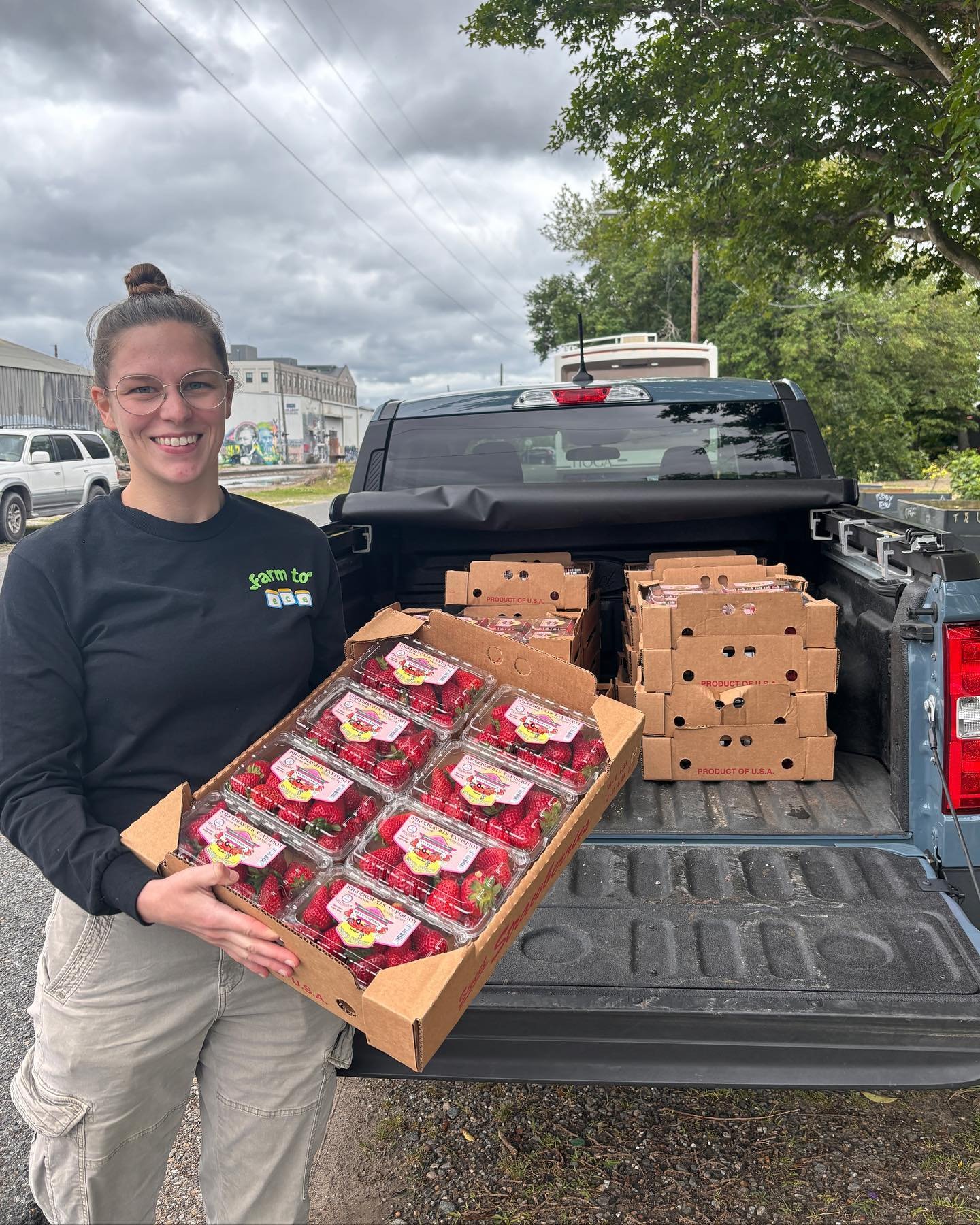 New Orleans Food Policy Action Council (NOLA FPAC) is now working in four networks and nine centers for the Farm to Early Care and Education program. Last month, along with @sproutnola we delivered 796 cartons of strawberries to centers! All networks