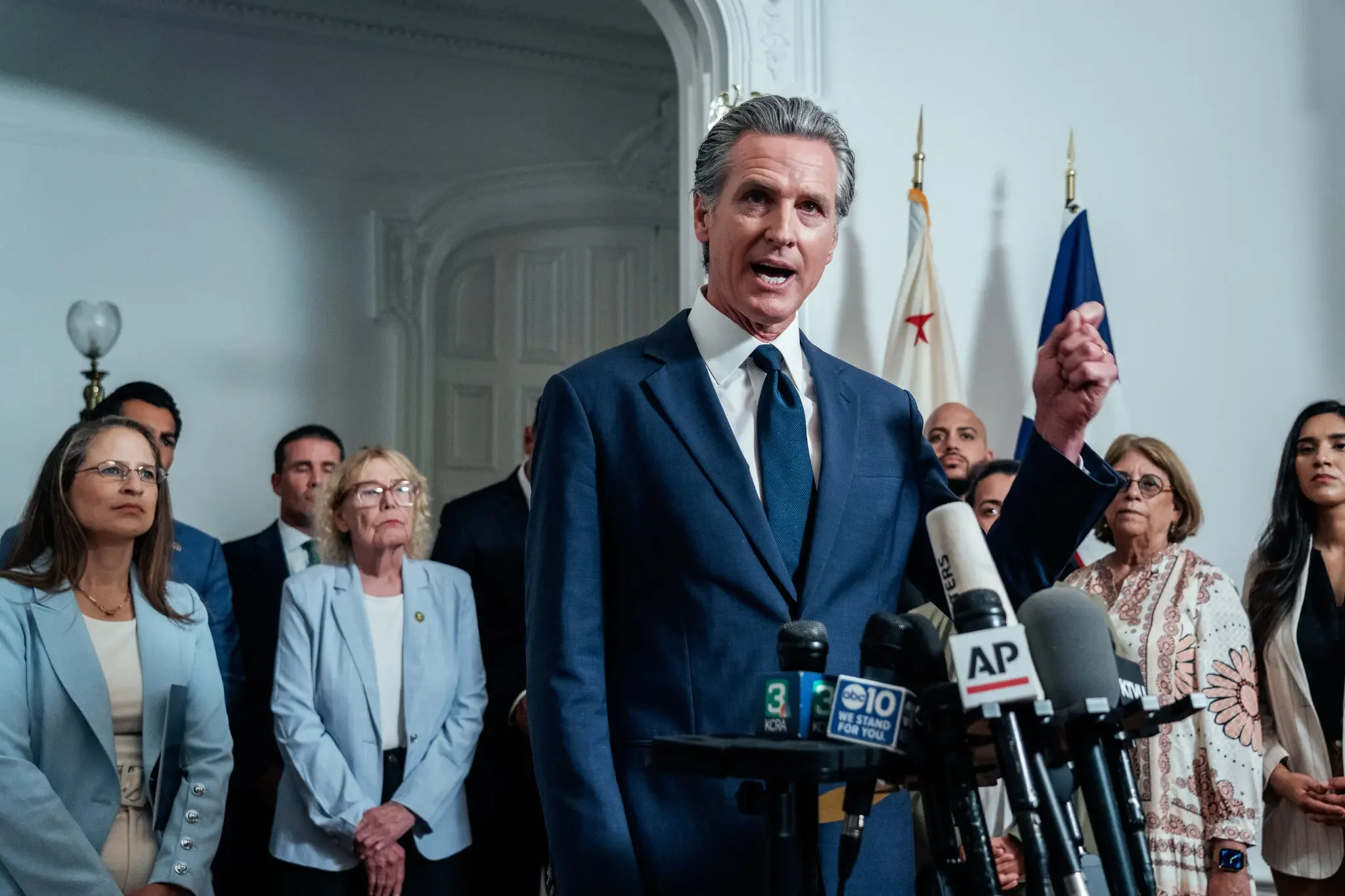 California Governor Signs Sweeping A.I. Law