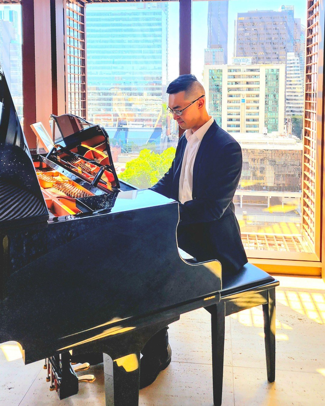 The Hyde Melbourne Penthouse (@hydemelbourneplace) is a stunning blend of modern elegance and vibrant energy! With breathtaking city skyline views and a grand piano, it's the ultimate venue for an initimate wedding, private or corporate celebration.
