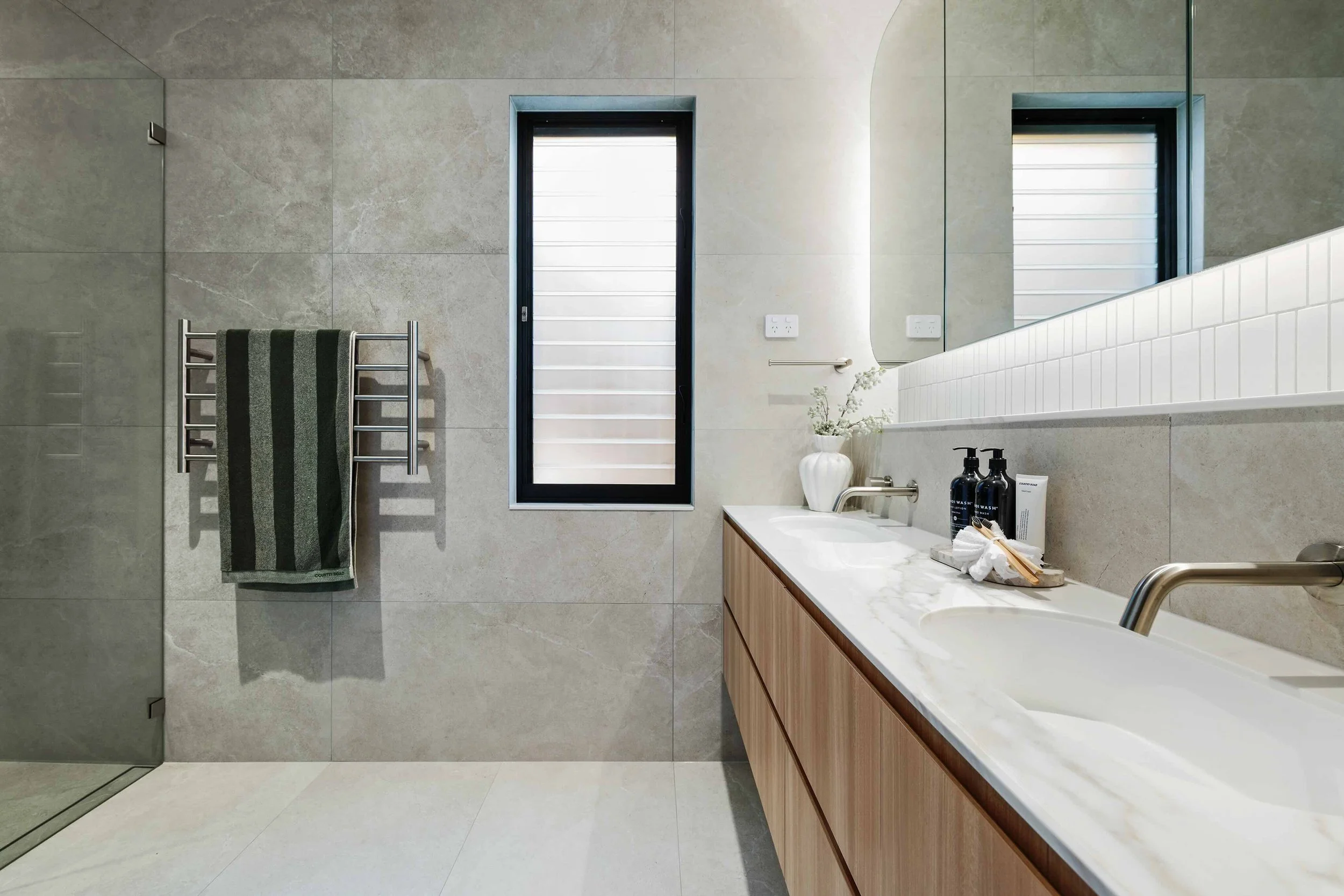 dundas-valley-duplex-interior-ensuite-mont-architects.jpeg