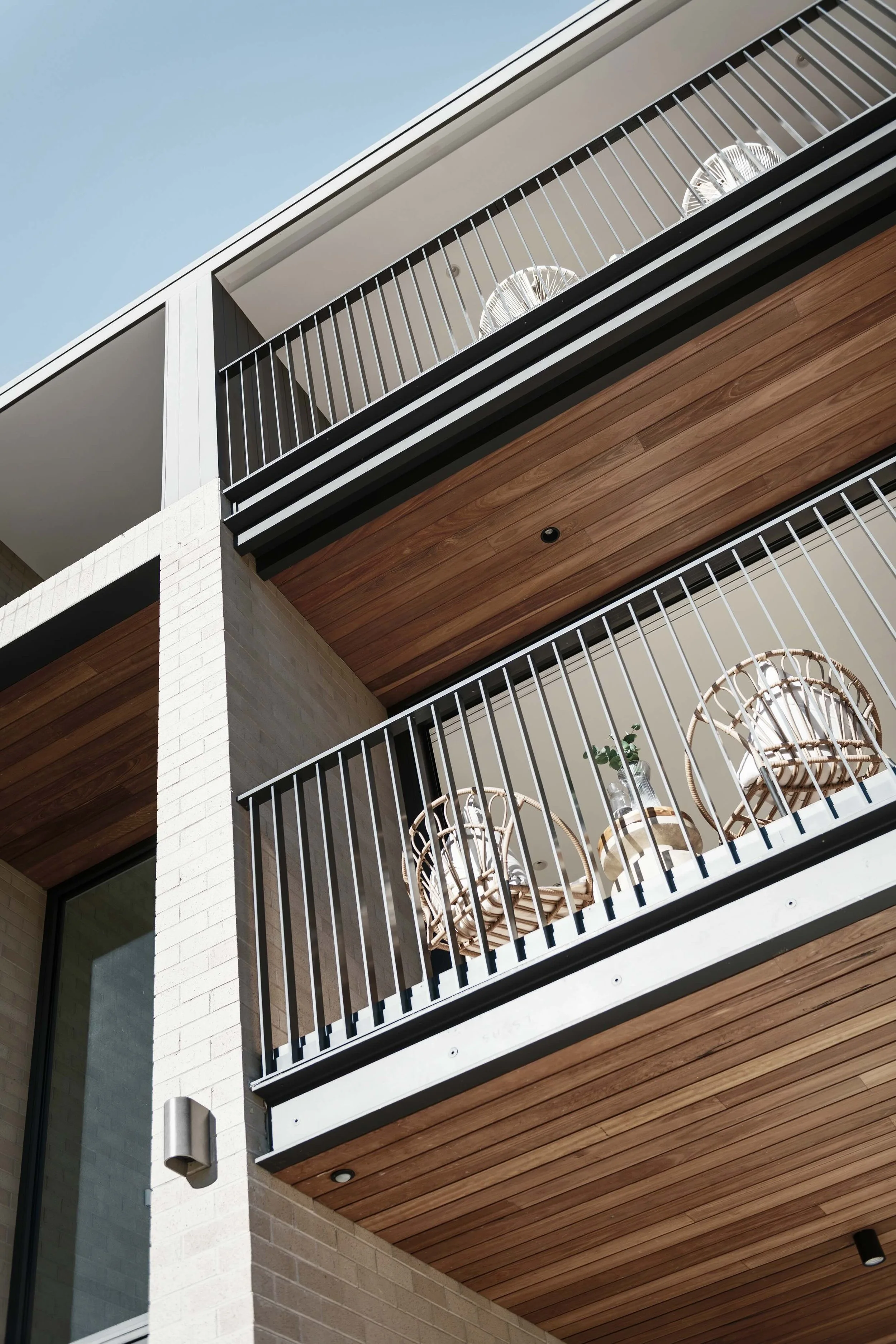 dundas-valley-duplex-exterior-balcony-detail-mont-architects.jpeg