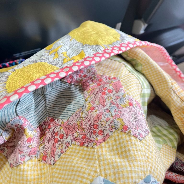 Hexagon Tour Quilt binding detail