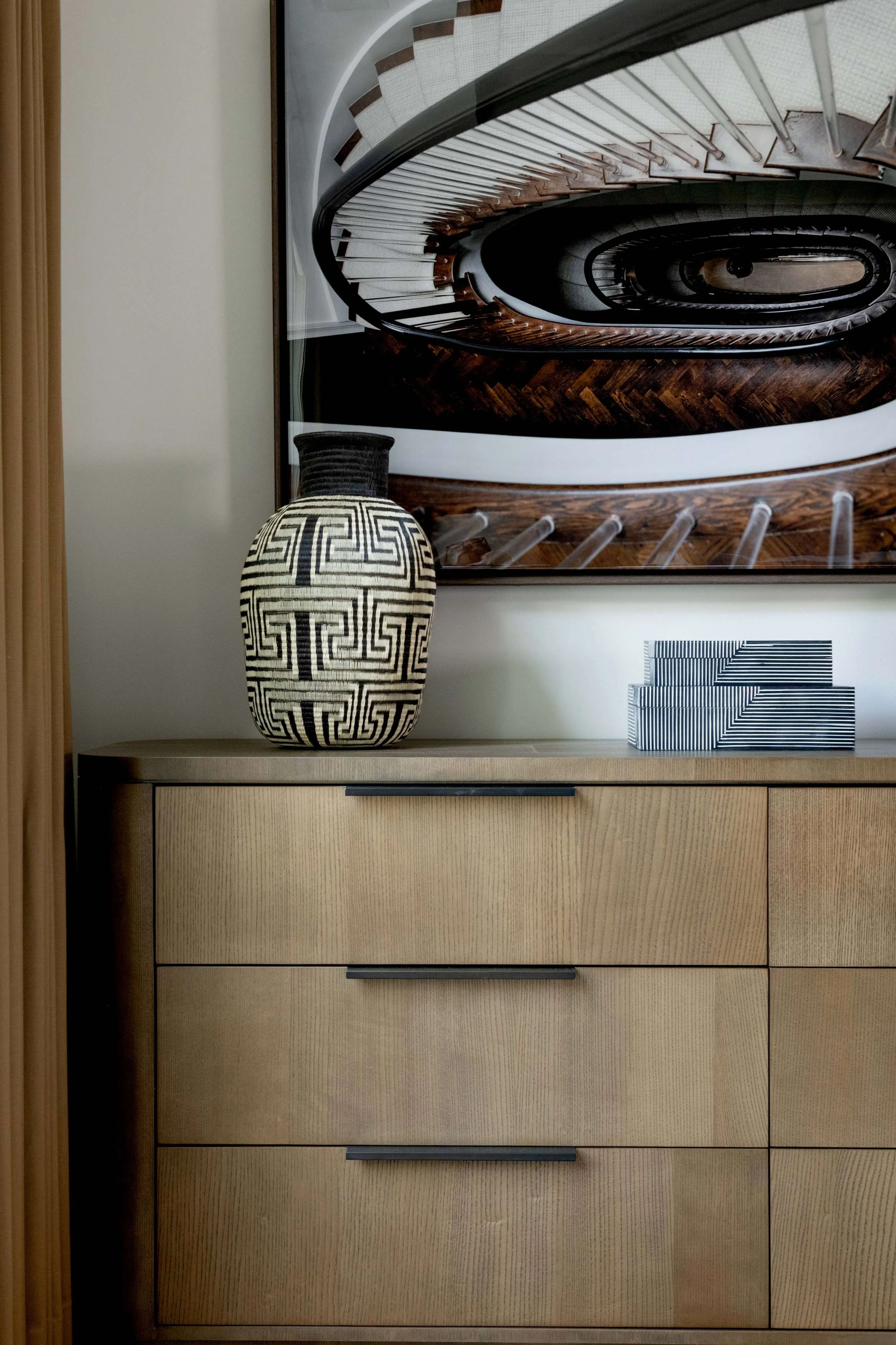 minhnuyet-hardy-dunwoody-row-house-sideboard-styling.jpg
