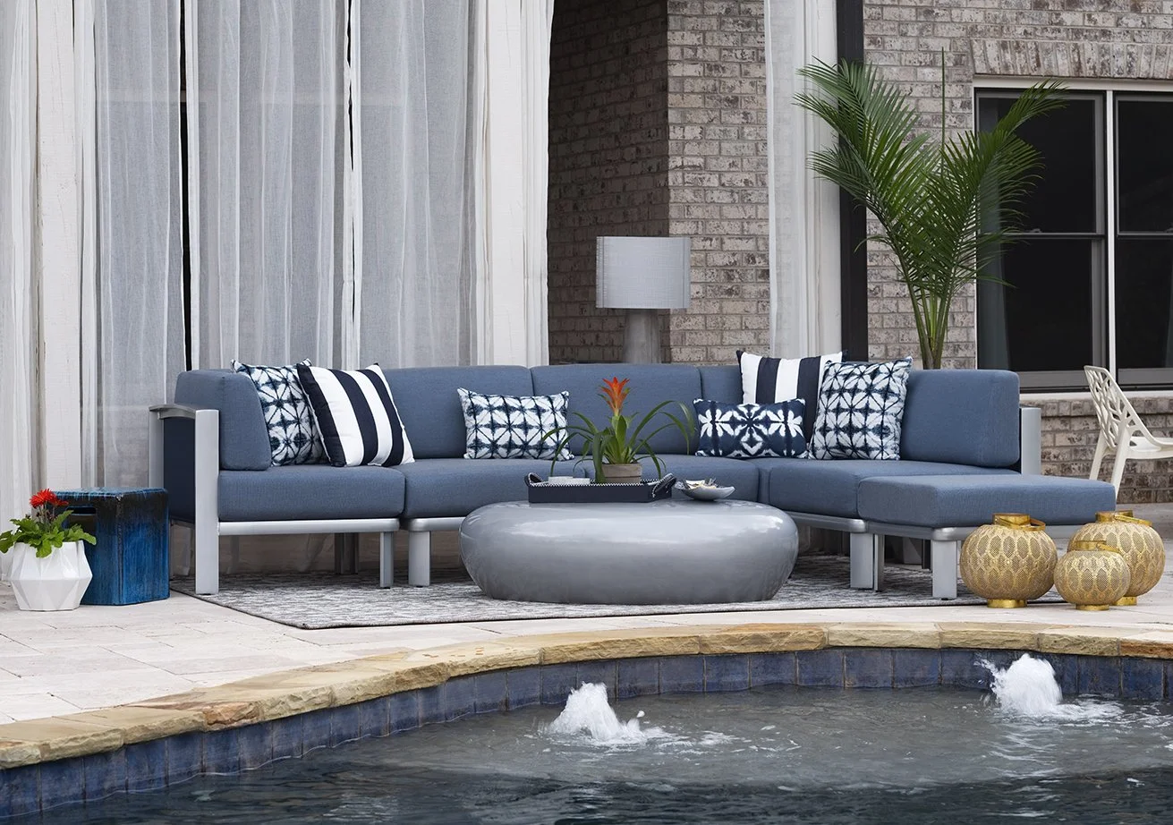 Minhnuyet Hardy - Moody Modern Man Cave - Pool