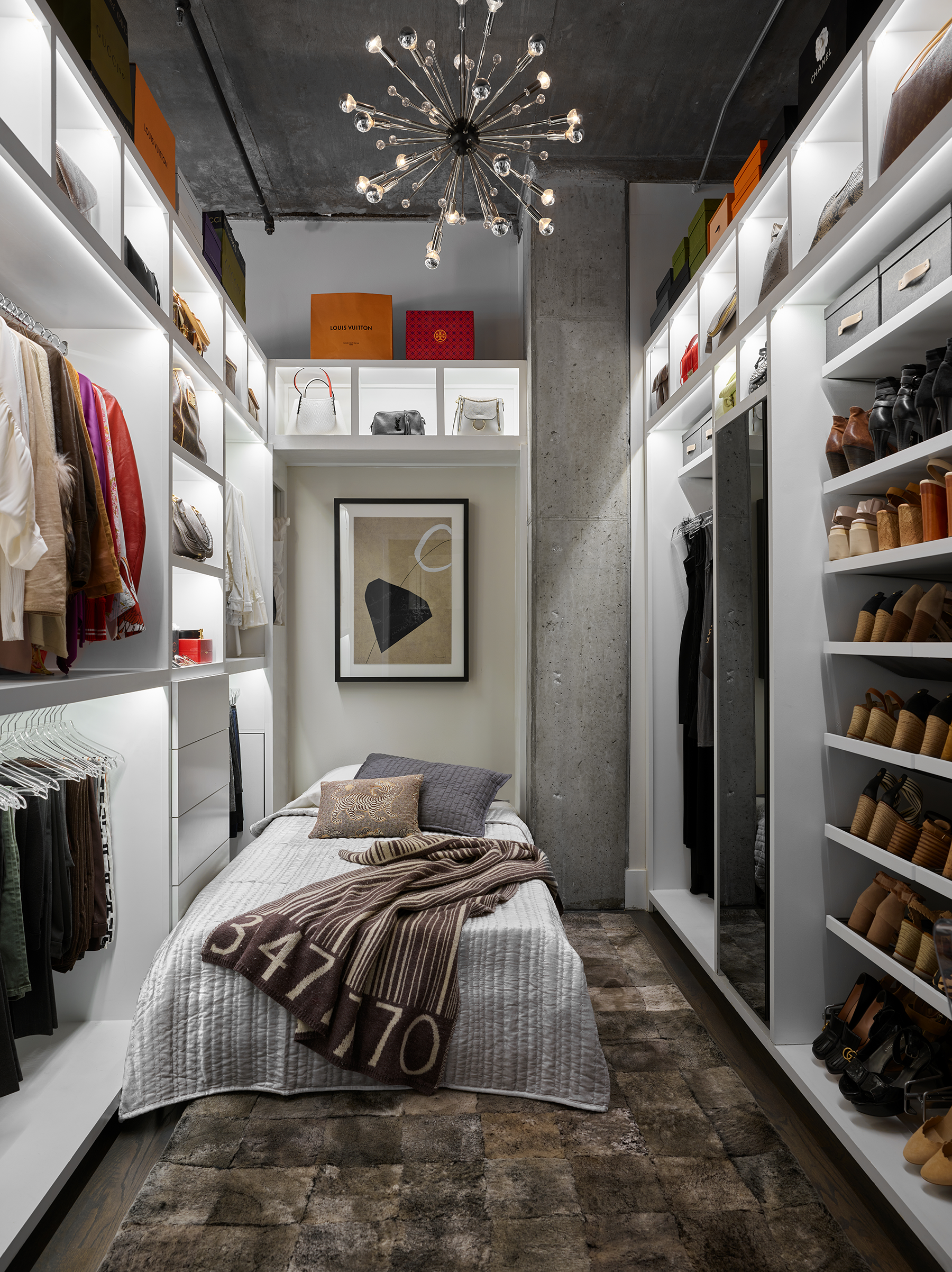 minhnuyet-hardy-luxurious-loft-closet-bed.png
