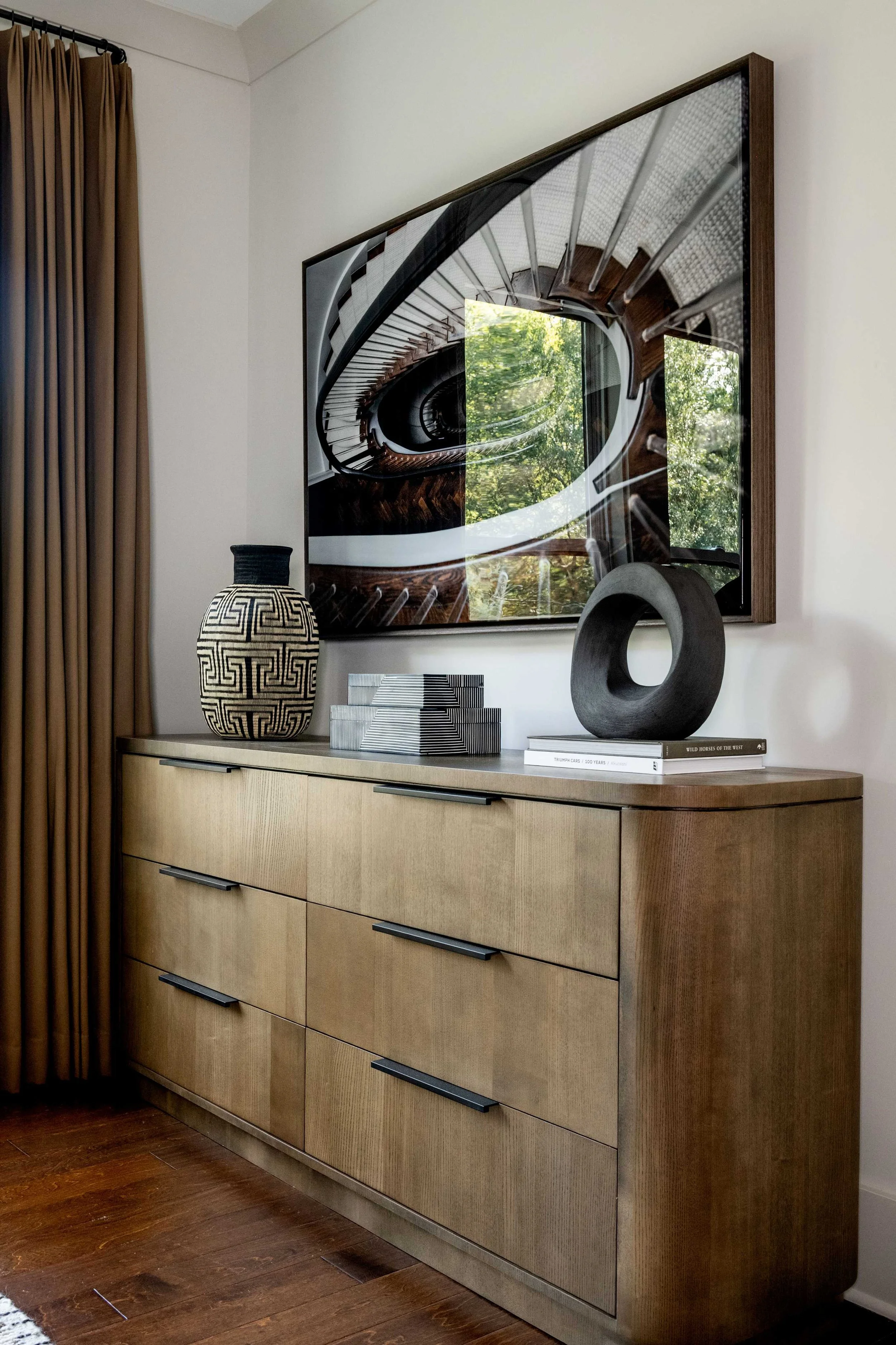 minhnuyet-hardy-dunwoody-row-house-sideboard-mirror.jpg