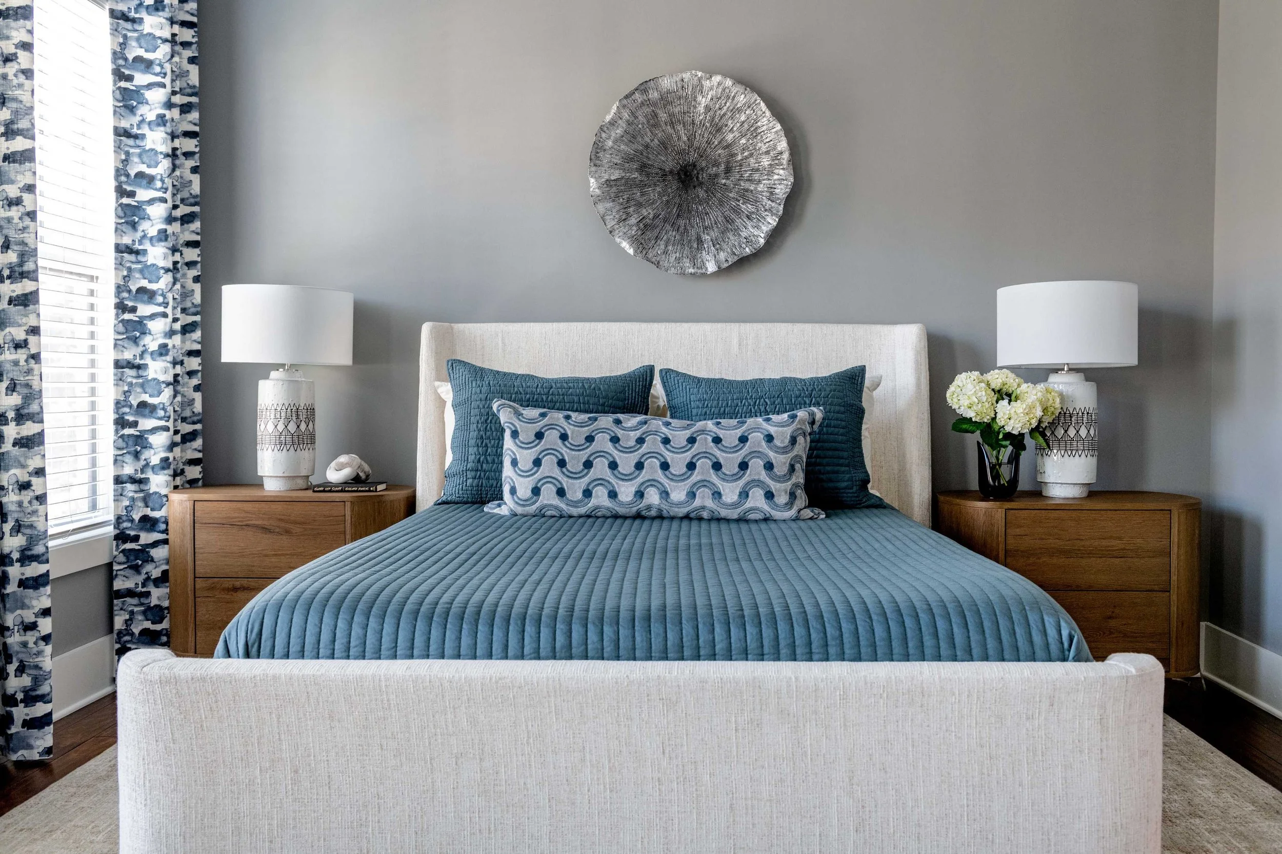minhnuyet-hardy-dunwoody-row-house-blue-bedroom.jpg